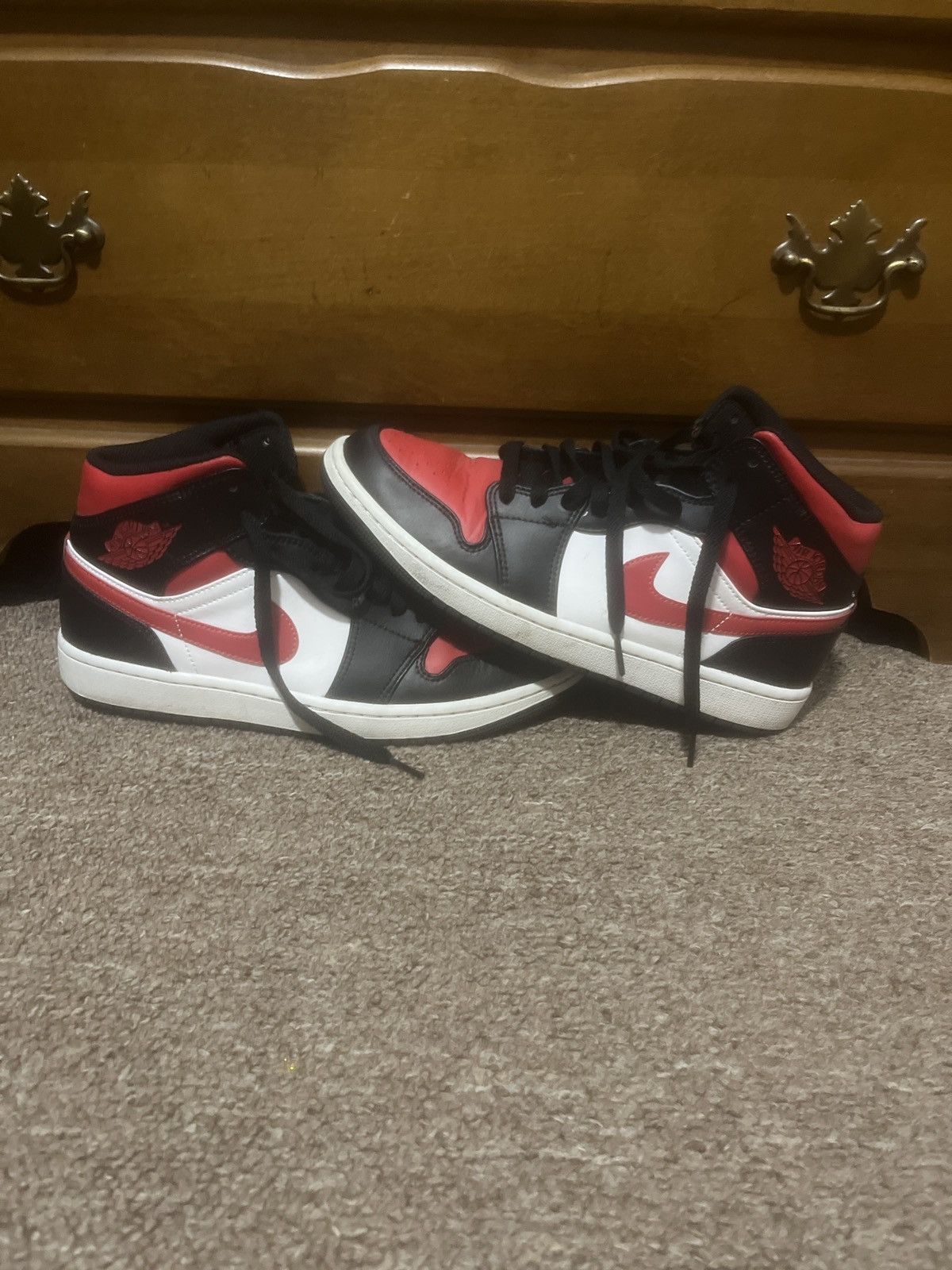 Jordan Brand Jordan 1 Mid Bred Toe Size US 9 / EU 42 - 4 Thumbnail