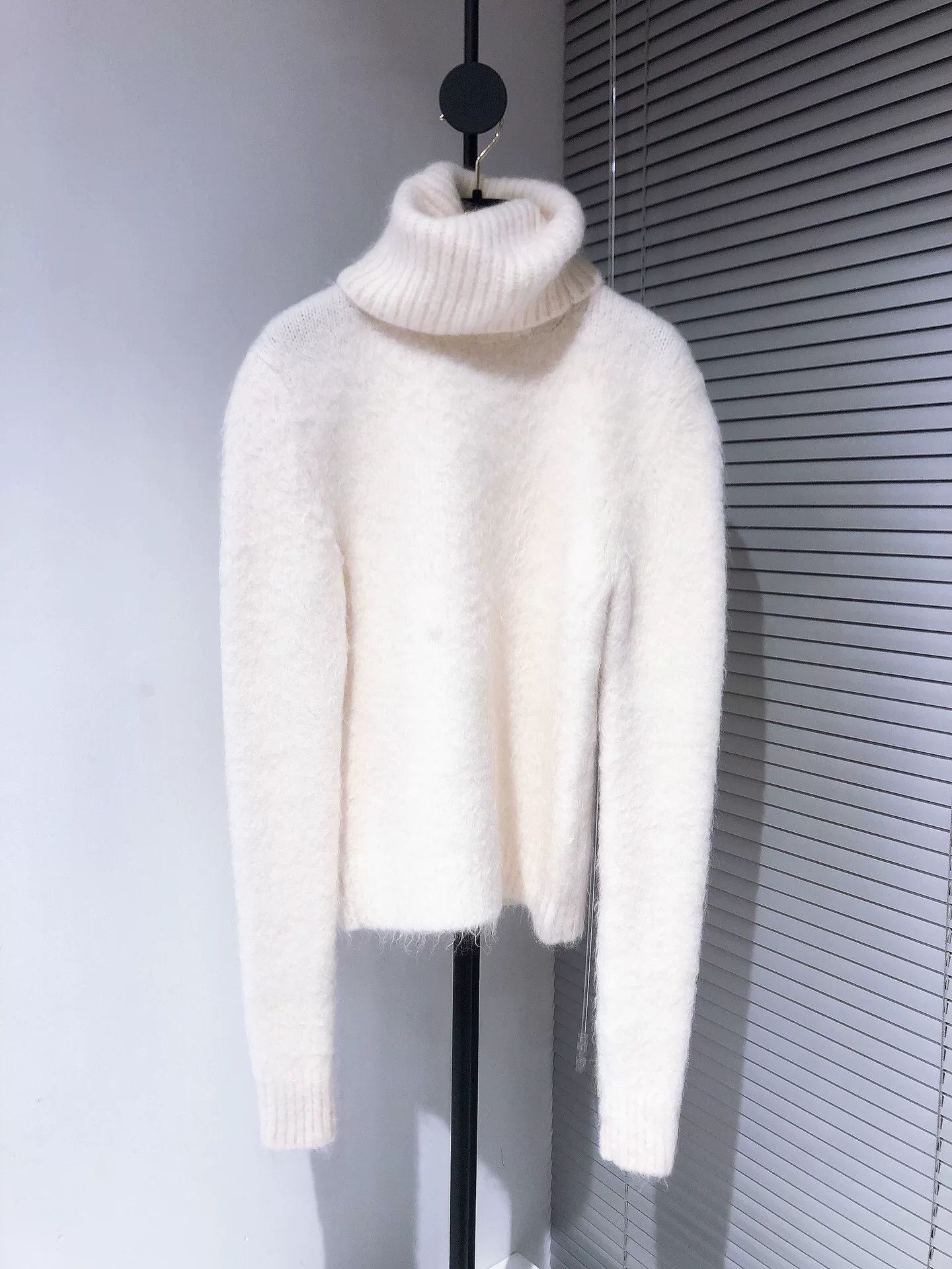 Saint Laurent Paris Saint Laurent Fuzzy Turtleneck Sweater Size S / US 4 / IT 40 - 1 Thumbnail