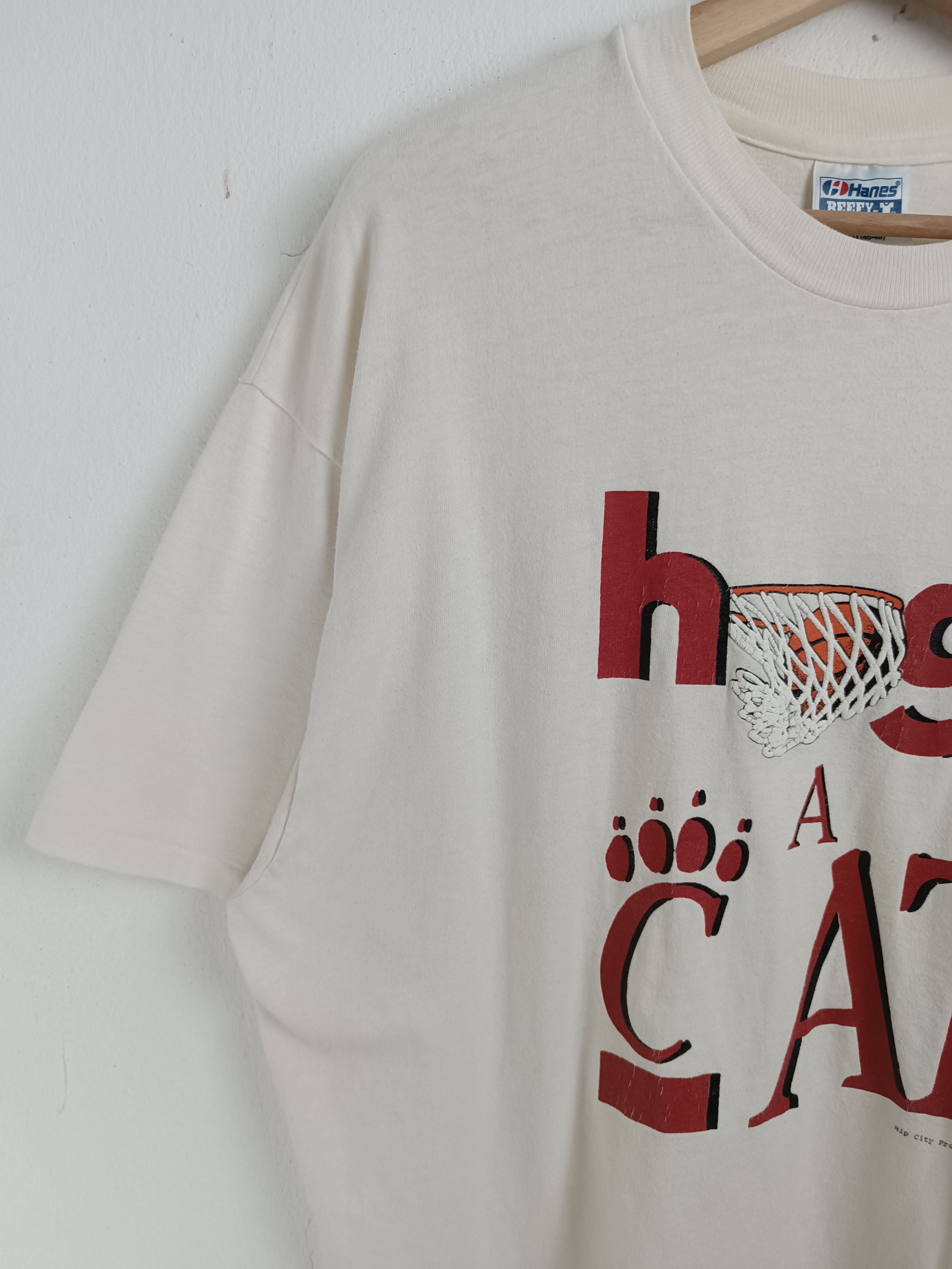NBA VINTAGE 90'S HOGG A CAT CINCINNATI BEARCATS VERY RARE TEE Size US XL / EU 56 / 4 - 5 Thumbnail