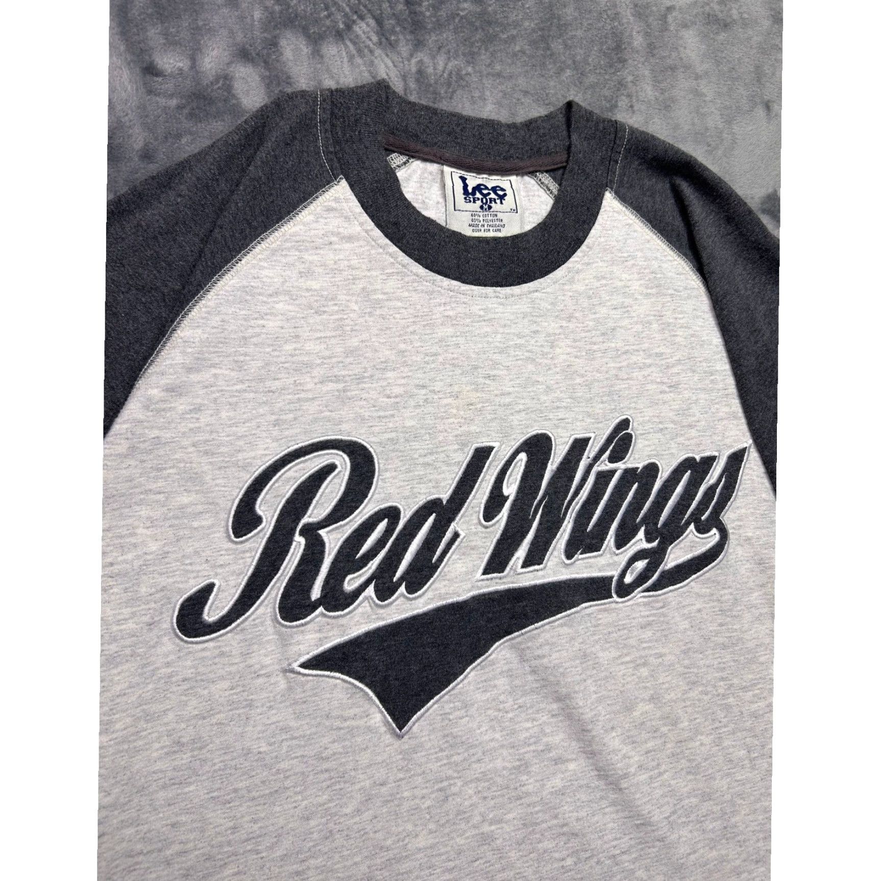 Vintage VINTAGE Lee Sport Raglan T Shirt Mens MEDIUM NHL Hockey Detroit Red Wings Gray Crew Neck Graphic Print Embroidered Logo Size US M / EU 48-50 / 2 - 4 Thumbnail