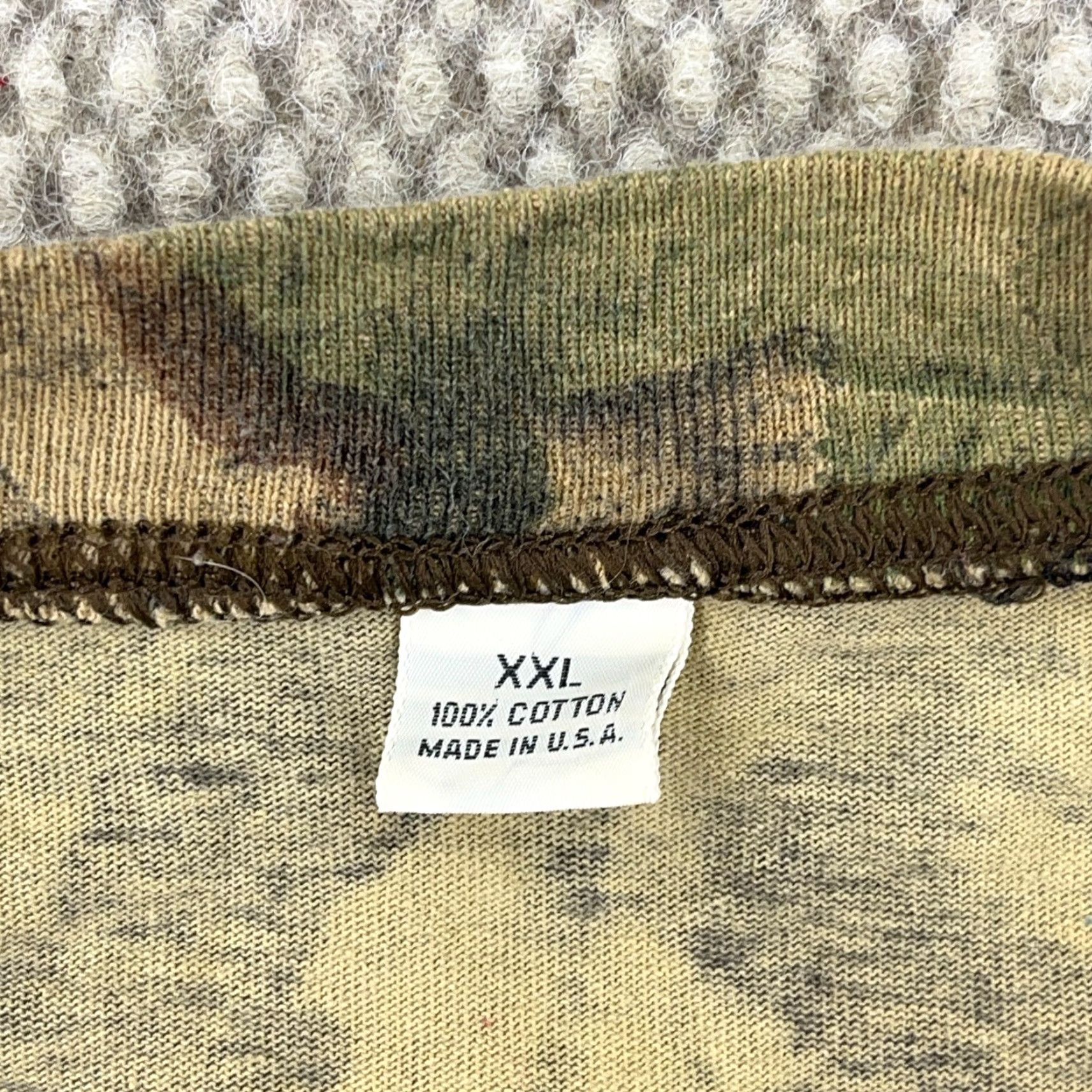 Vintage VINTAGE Camo Shirt Men 2XL Short Sleeve Crew Neck Tee Pocket Logo 90s USA Advantage Brown Cotton Polyester Knit Size US XXL / EU 58 / 5 - 2 Thumbnail