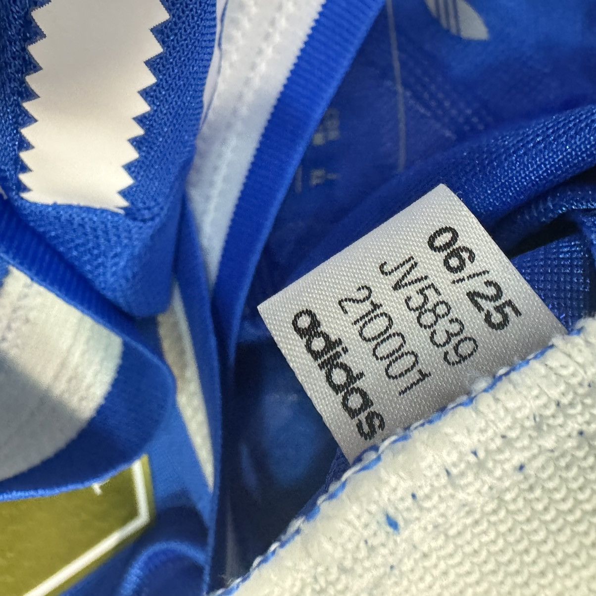 Adidas Real Madrid 25/26 player issue third away #8 Valverde Size US M / EU 48-50 / 2 - 10 Thumbnail