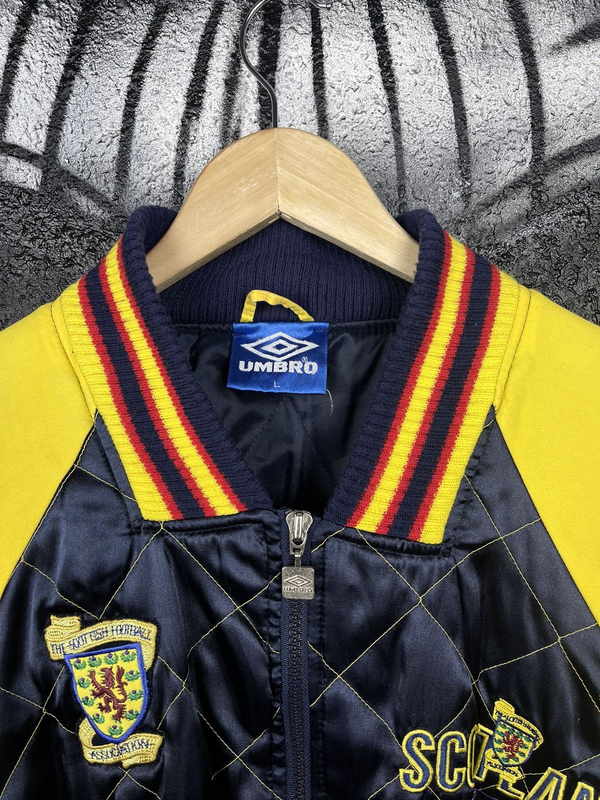 Umbro × Vintage Vintage Umbro FC Scotland 1994-96 Varsity Bomber Jacket Size US L / EU 52-54 / 3 - 7 Thumbnail