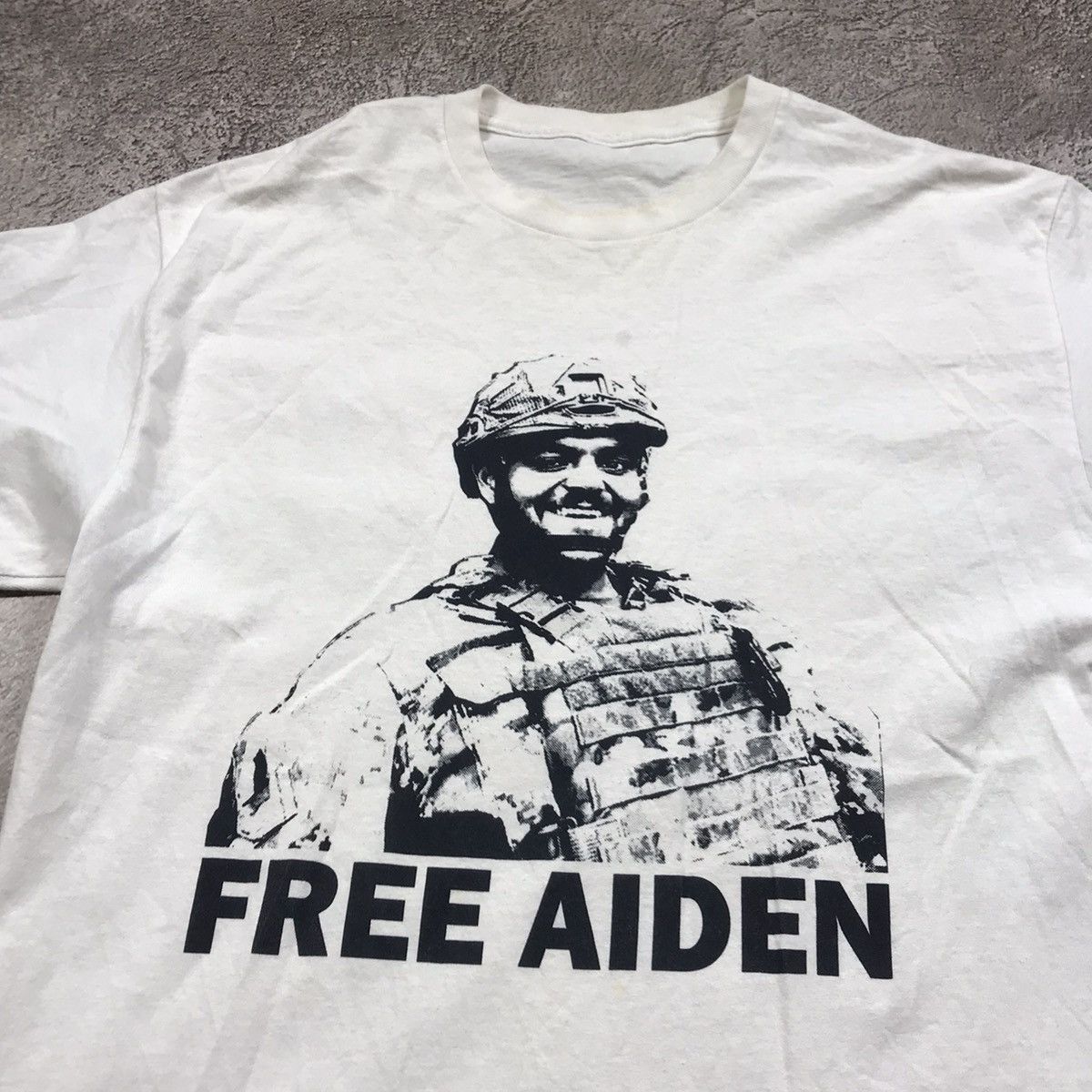 Vintage Vintage Graphic Tee Free Aiden Soldier Face Streetwear L Size US L / EU 52-54 / 3 - 3 Thumbnail