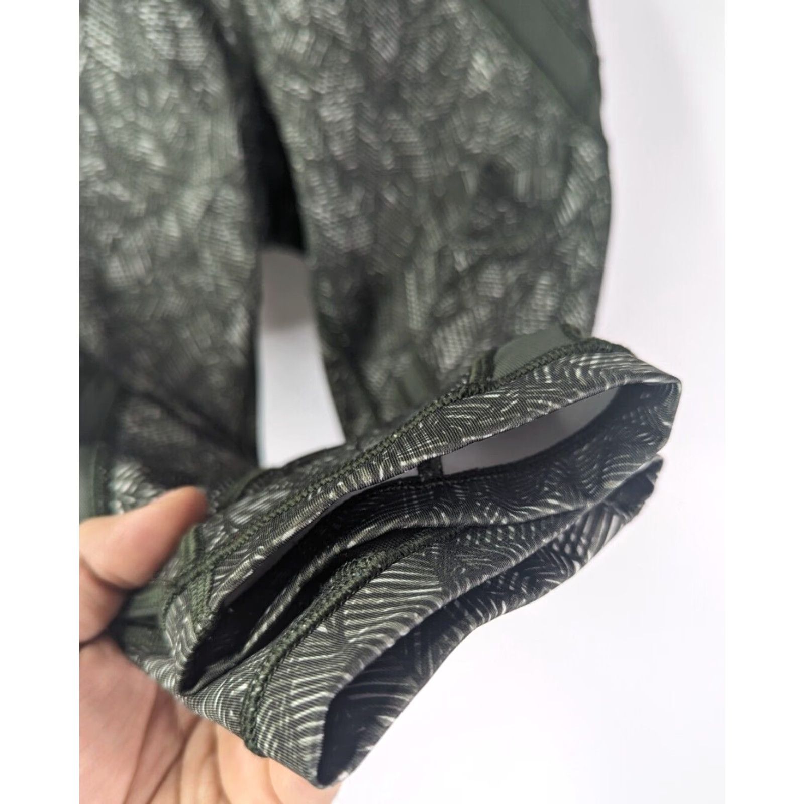 Lululemon Lululemon Capri Leggings Women's 4 Green White Jazzy Crop Cool To Street Quality Activewear Size 4 Women Size 27" / US 4 / IT 40 - 3 Thumbnail