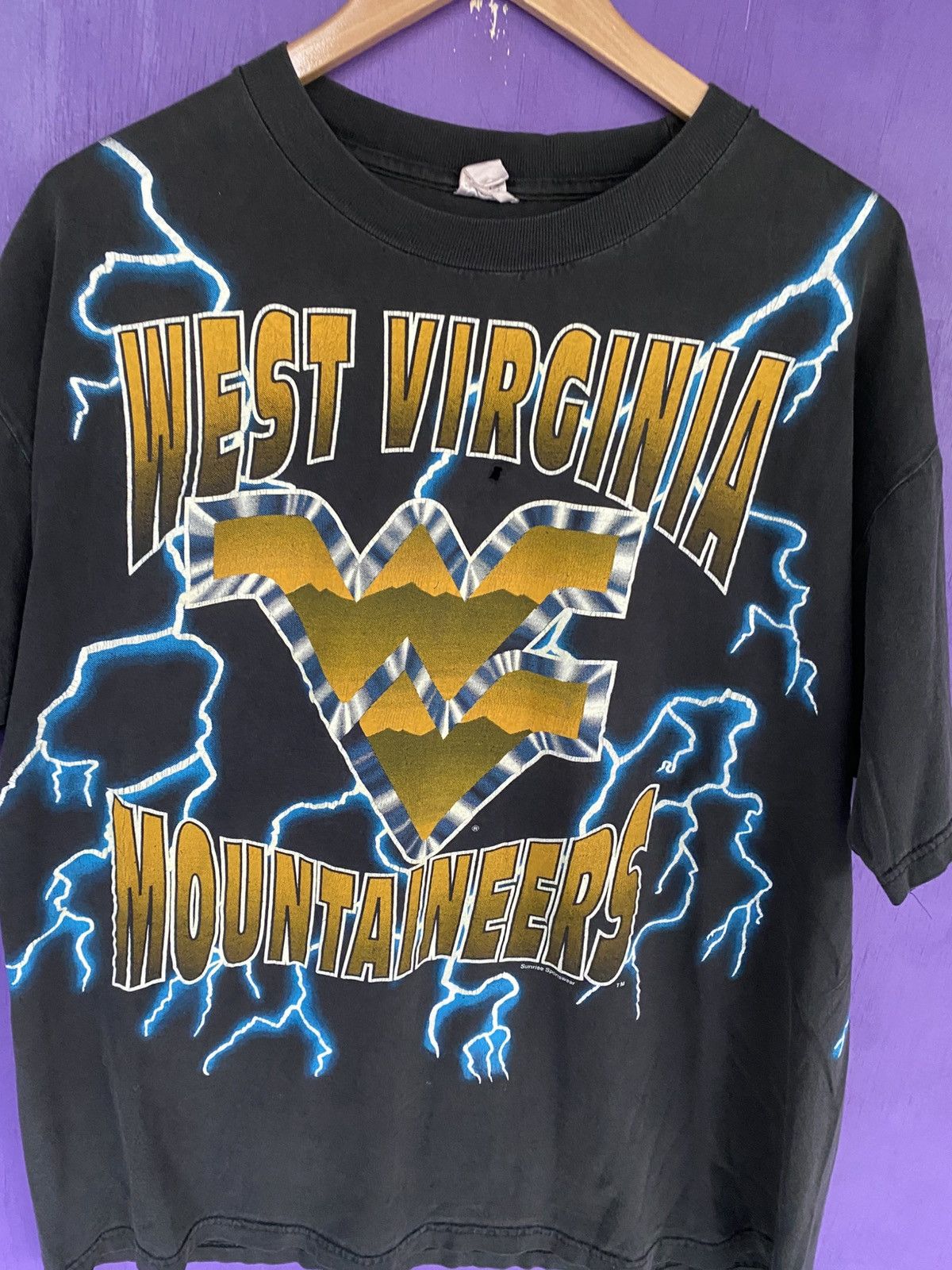 Other Vintage 90s West Virginia mountaineers lightning AOP t-shirt Size US XL / EU 56 / 4 - 3 Thumbnail