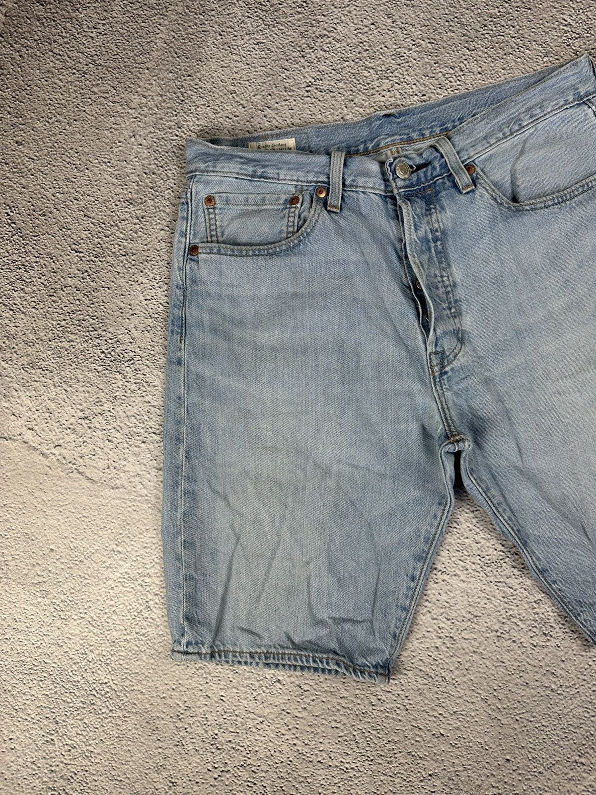 Levi's Vintage Clothing Vintage Levi’s 501 Washed Denim Blue Short Y2K Baggy Style Size US 31 - 6 Thumbnail