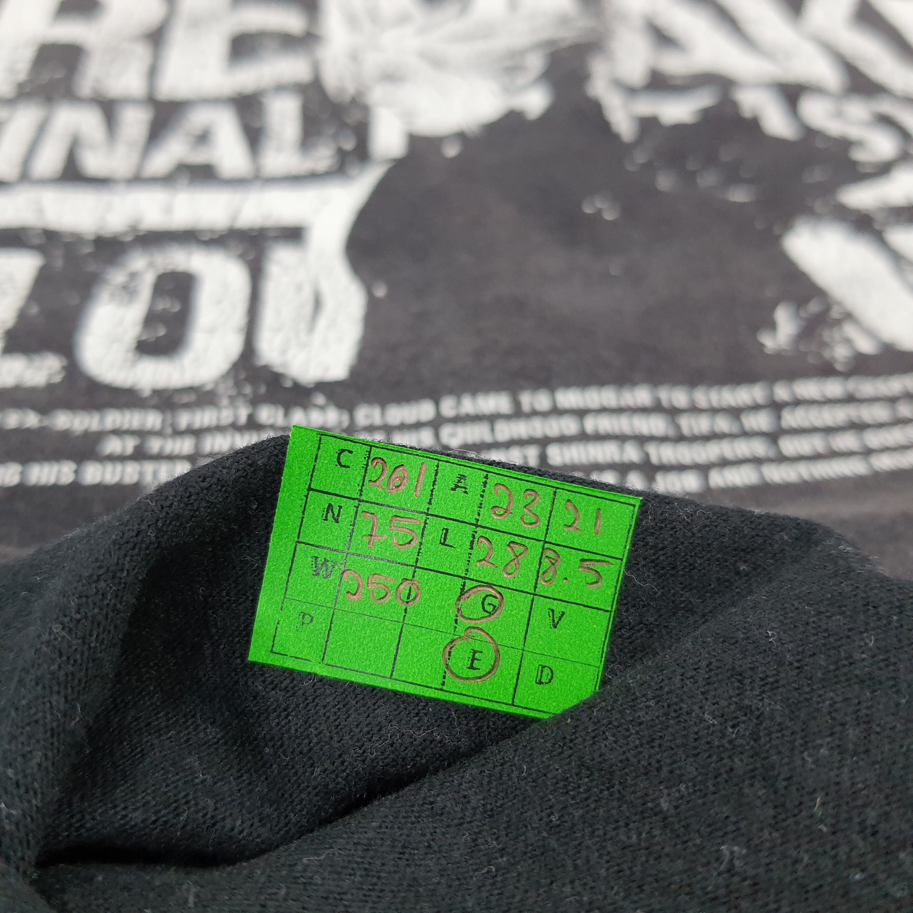 Playstation × The Game × Vintage Vintage Cloud Strife Final Fantasy VII Remake Game Tshirt Size US XL / EU 56 / 4 - 9 Thumbnail