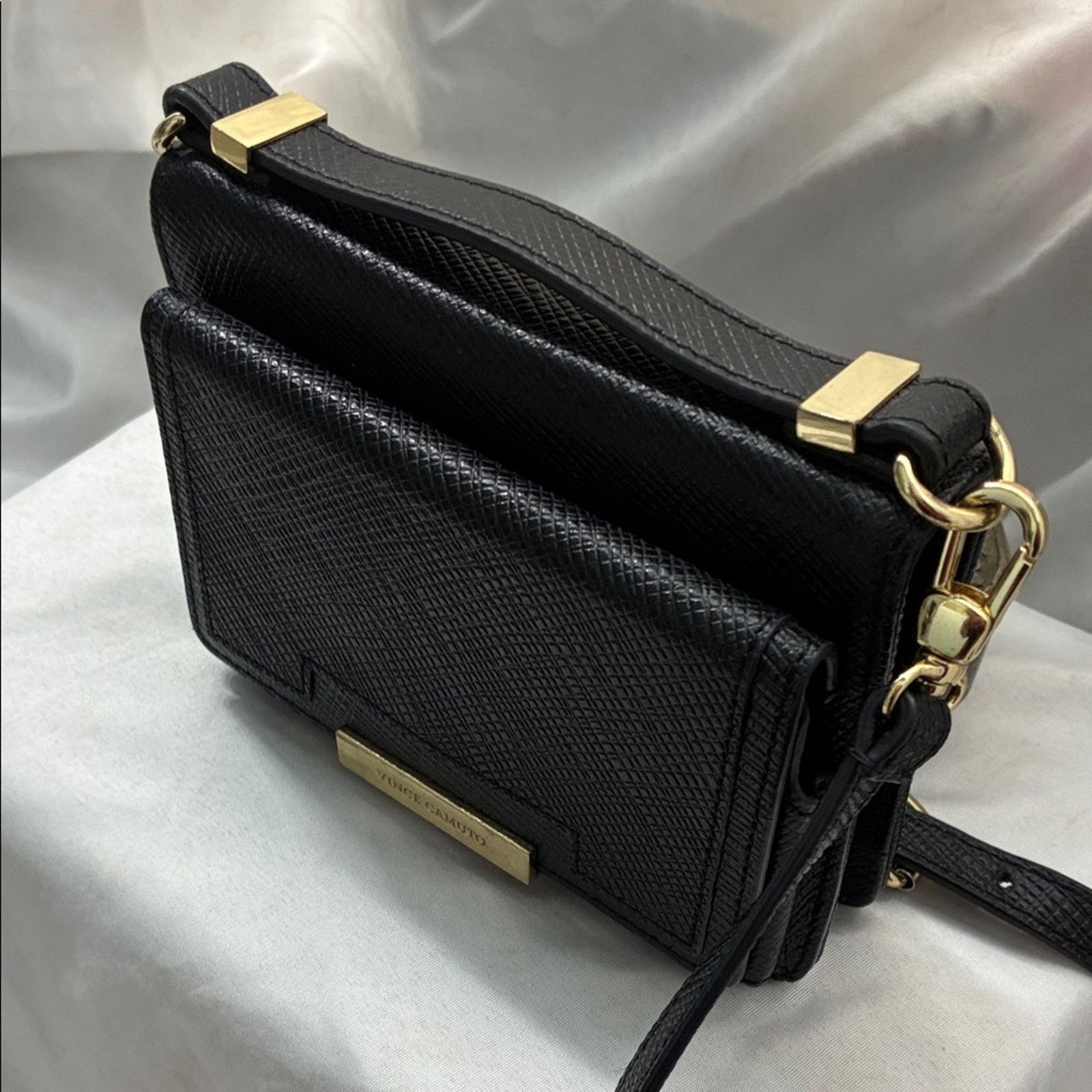 Vince Camuto Vince Camuto Textured Black Crossbody Wallet / Gold Accents Size ONE SIZE - 6 Thumbnail