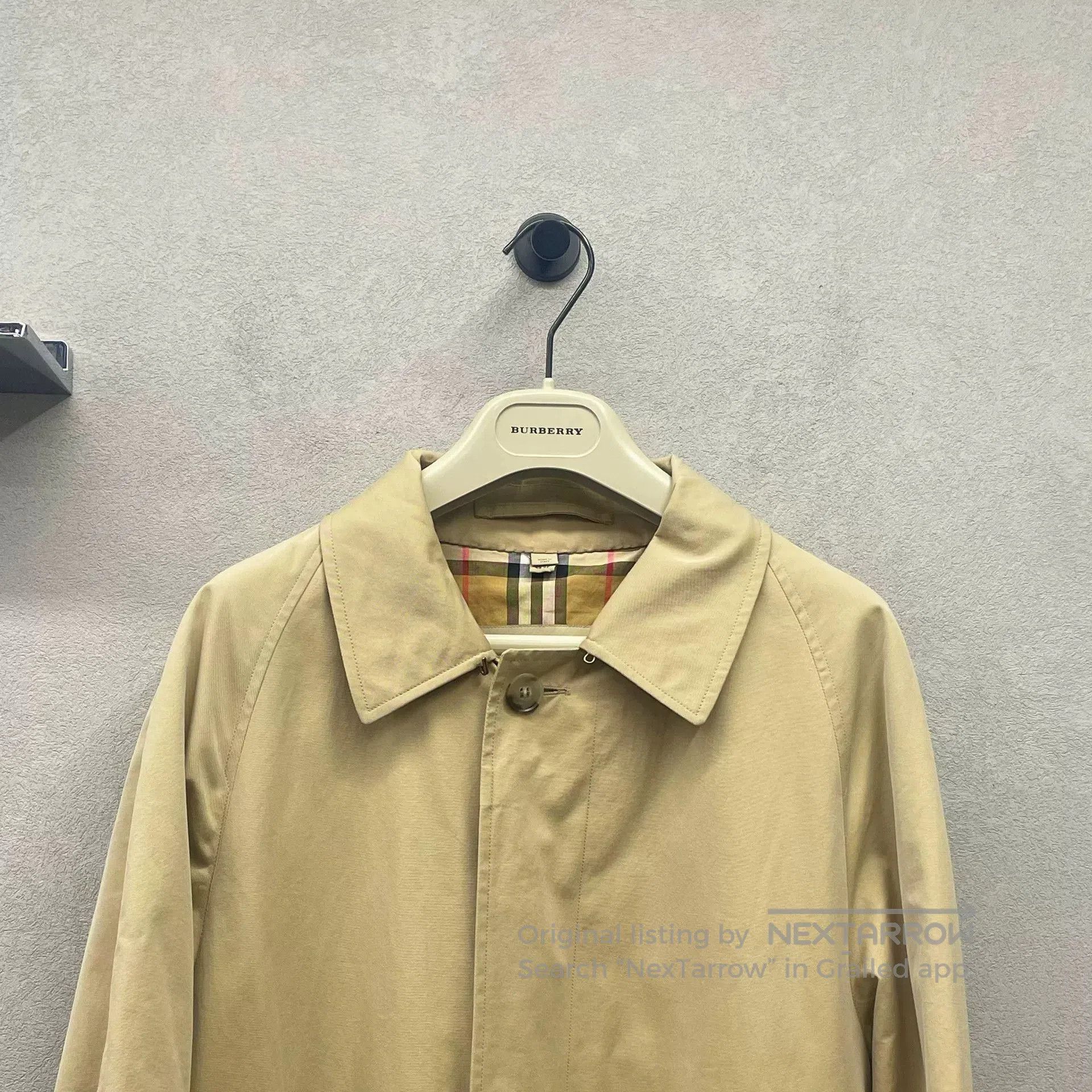 Burberry Burberry Beige Classic Mid. Size US M / EU 48-50 / 2 - 4 Thumbnail