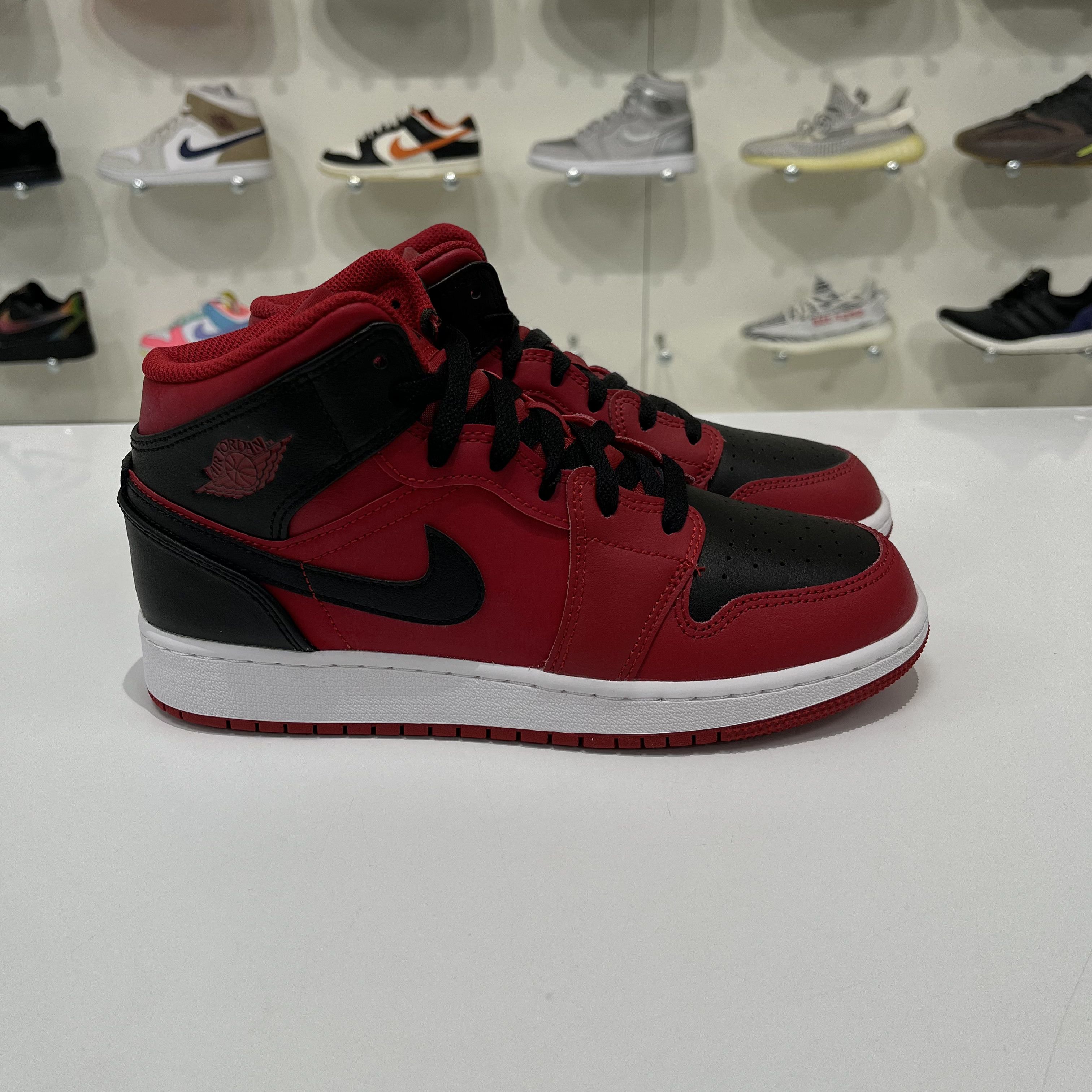 Nike Air Jordan 1 Mid Reverse Bred 2021 (GS) Size US 6 / EU 39 - 4 Thumbnail
