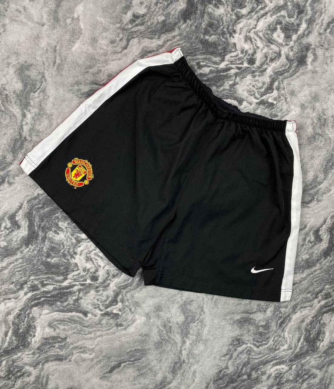 Nike Vintage Nike Manchester United Football Shorts Men Size M Size US 33 - 1 Thumbnail