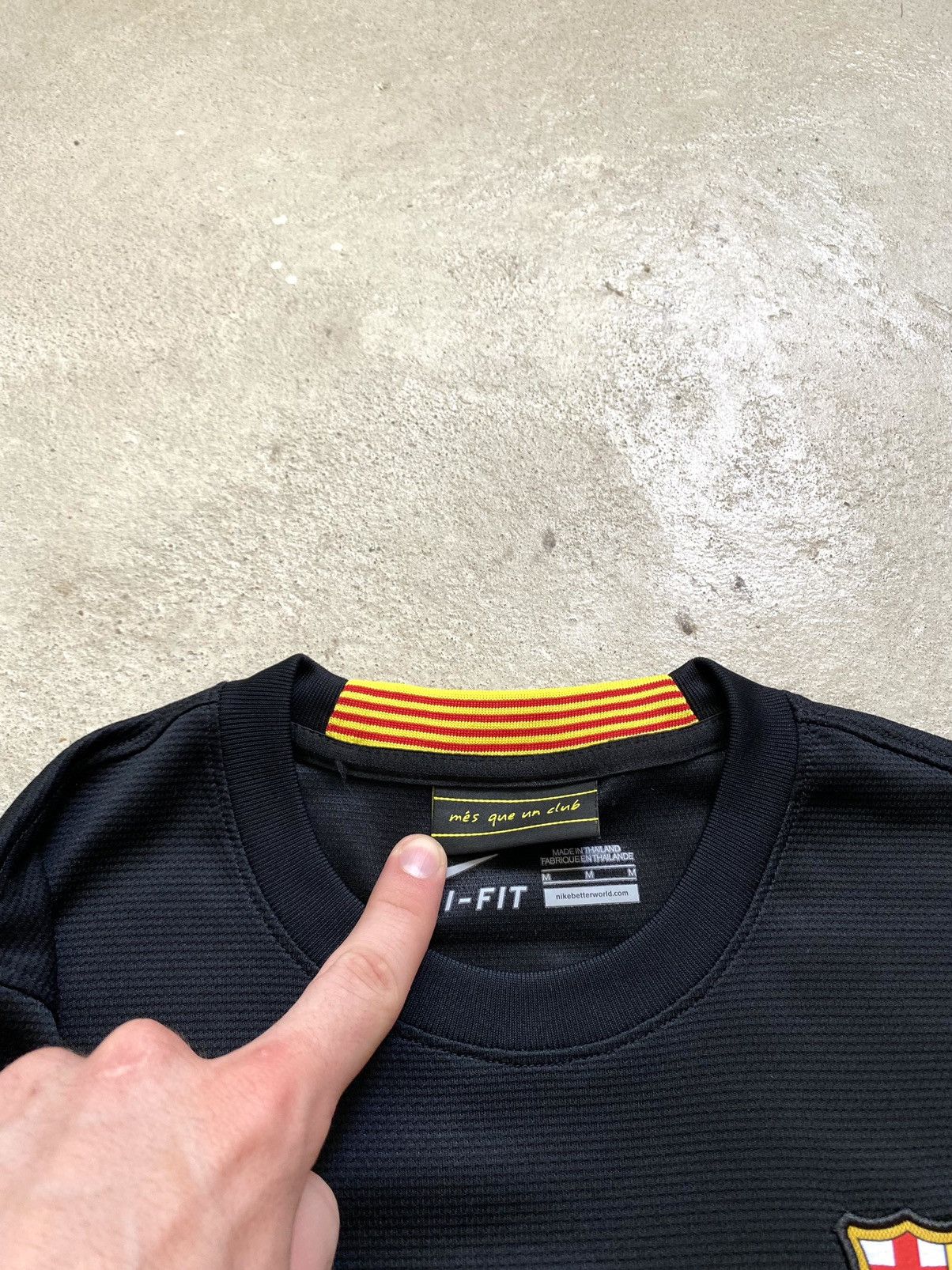 Nike Nike Barcelona Soccer Jersey T Shirt Wmns Size M / US 6-8 / IT 42-44 - 9 Thumbnail