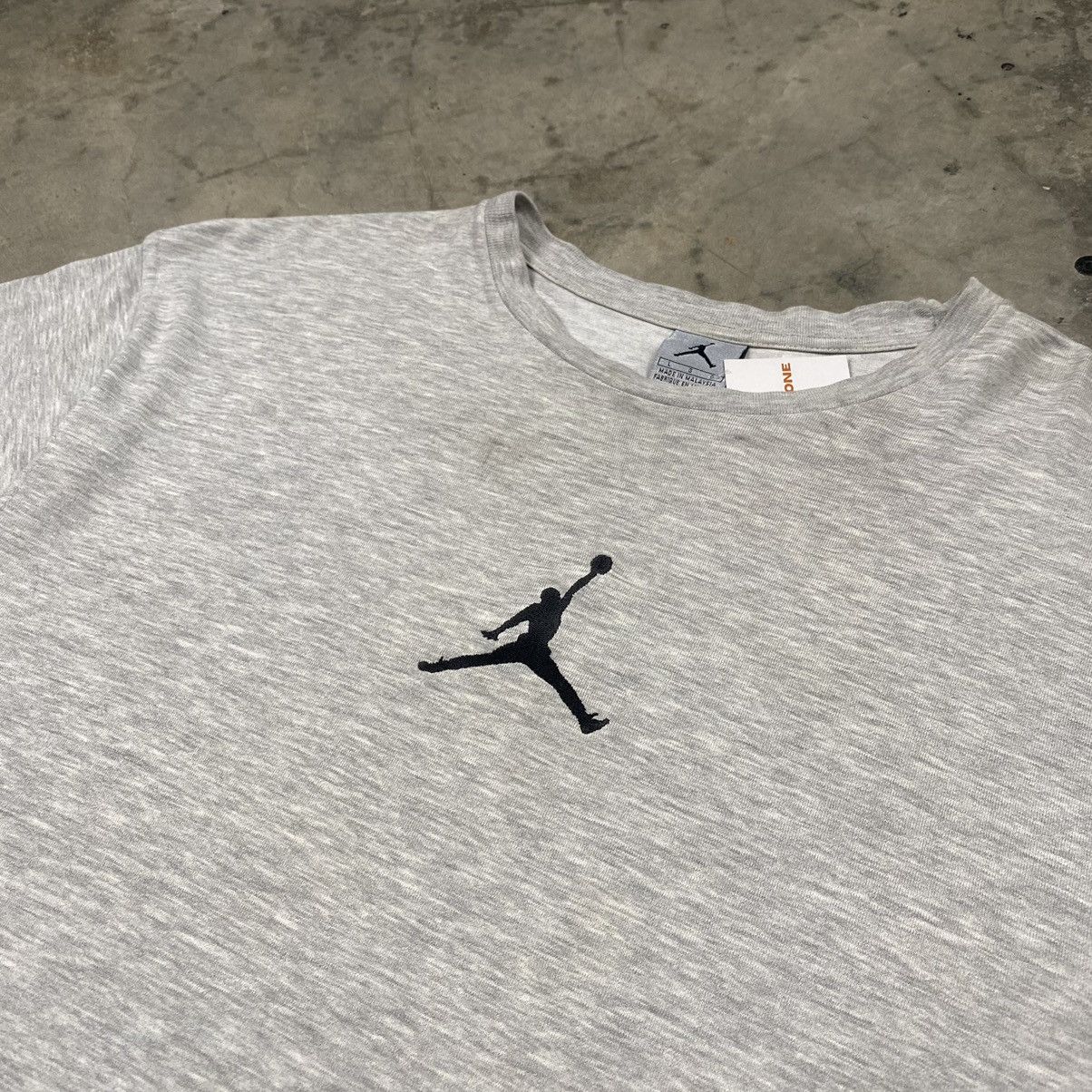 Jordan Brand × Nike y2k Nike Air Jordan Center Logo Tee Size US L / EU 52-54 / 3 - 2 Thumbnail