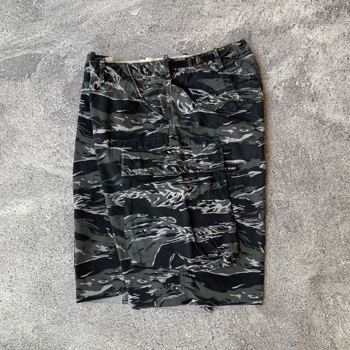 Madness Madness Military Cargo Tiger Stripe Shorts Size US 32 / EU 48 - 3 Thumbnail