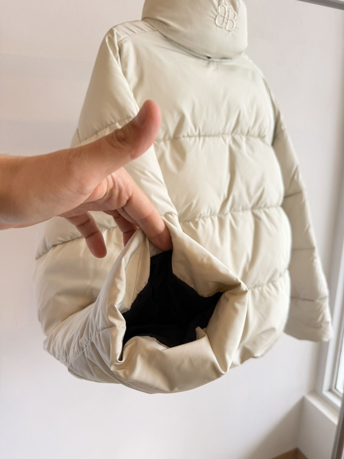 Balenciaga NWT Balenciaga Beige Down BB Logo Cropped Puffer Jacket FR38 Size S / US 4 / IT 40 - 7 Thumbnail