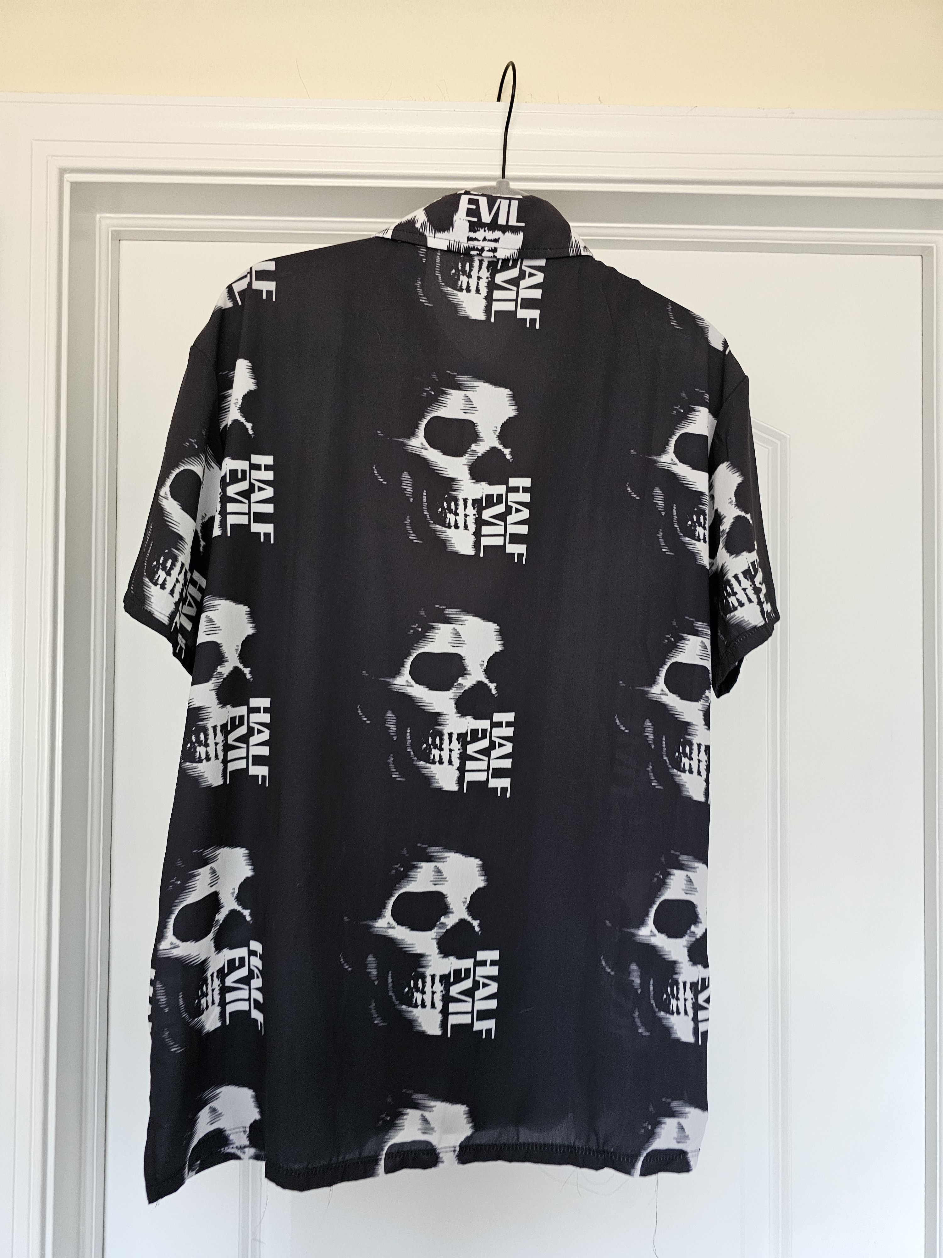 Half Evil Half evil Skull button up Size US M / EU 48-50 / 2 - 3 Thumbnail