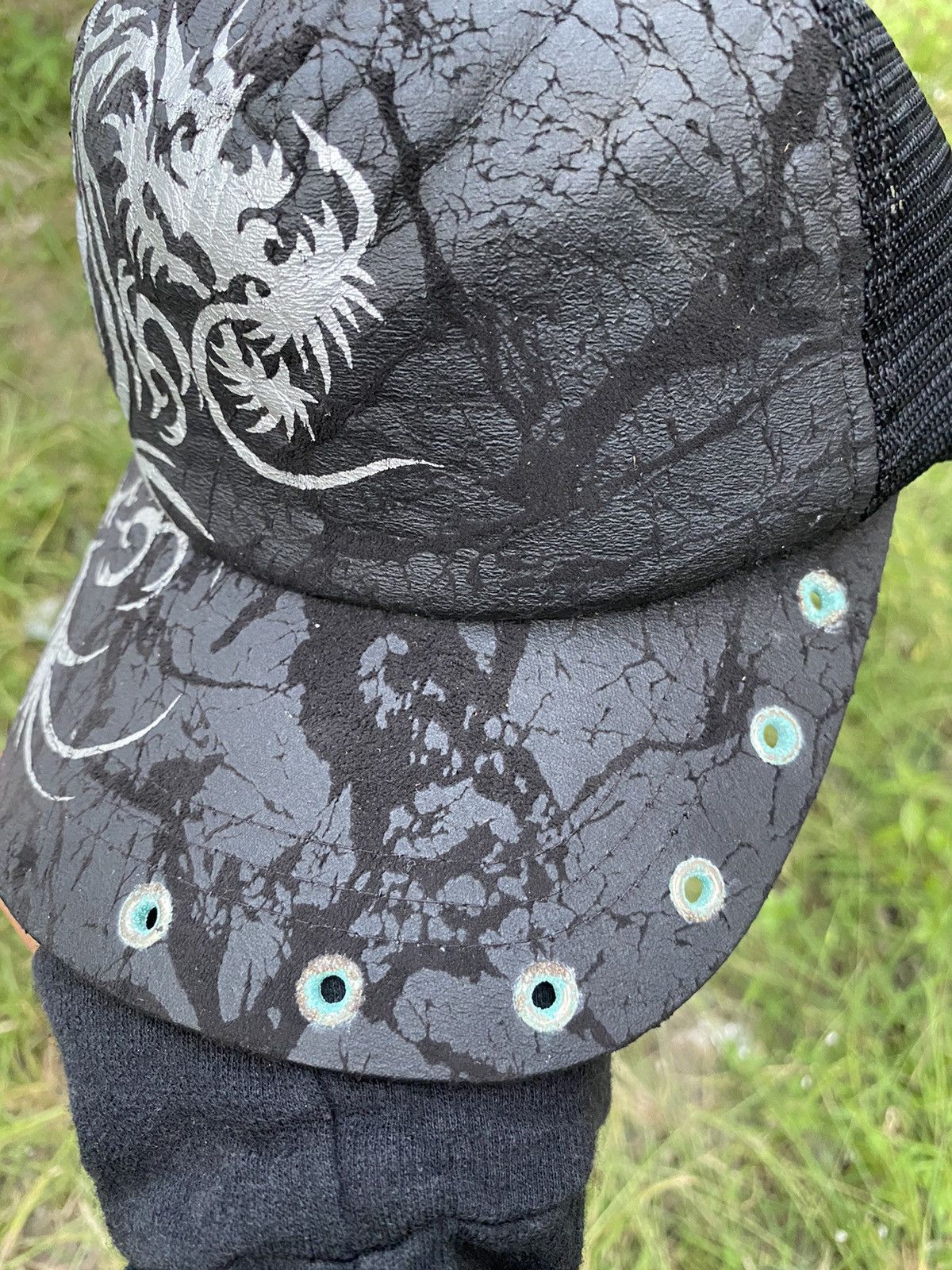 Vintage poem style dragon avant garde Trucker hats