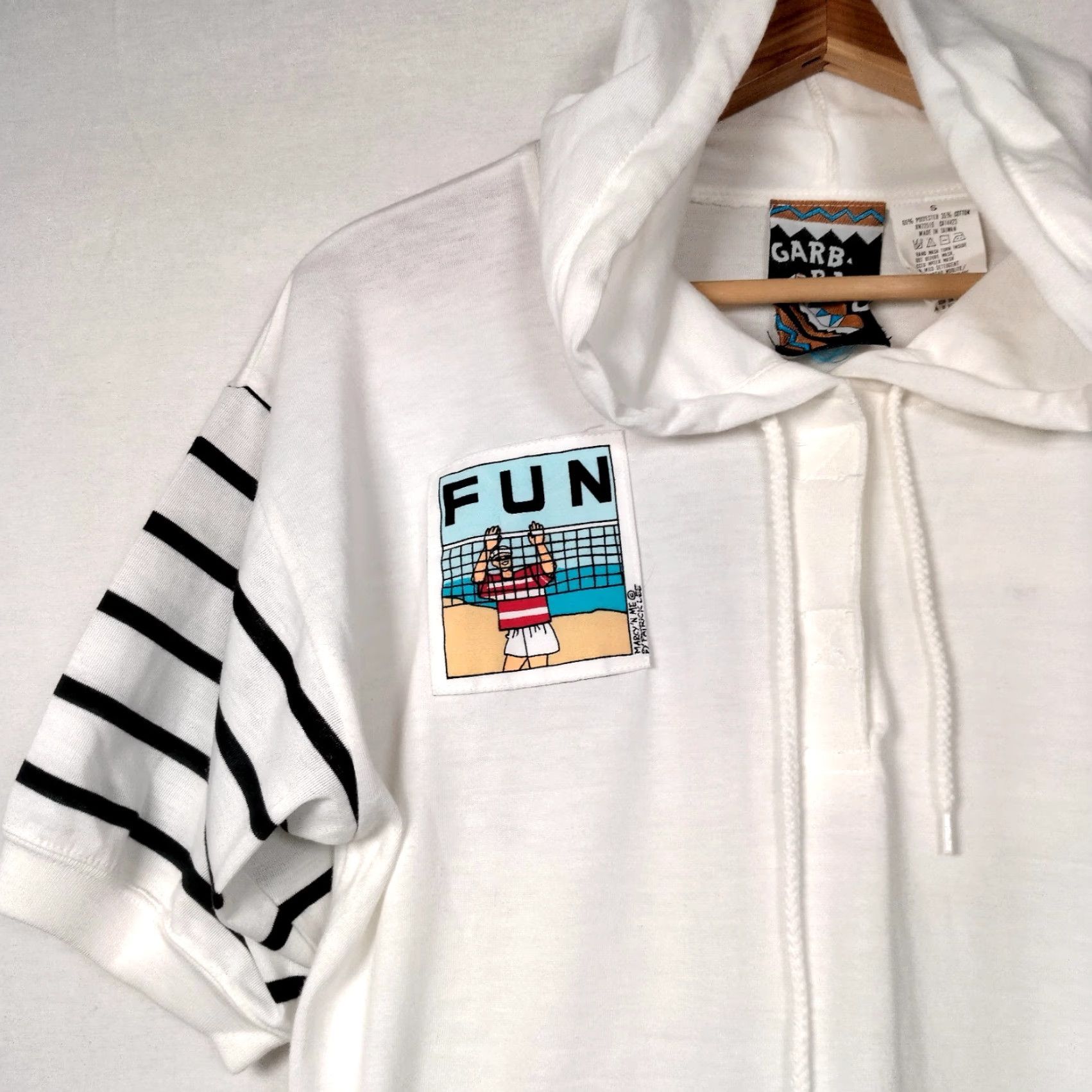 Etro VINTAGE Garbanzo Shirt Women S Hooded T Shirt 80s Beach Retro White Short Sleeve Pullover Knit Polyester Patch Beach Volleyball NOS Size S / US 4 / IT 40 - 4 Thumbnail