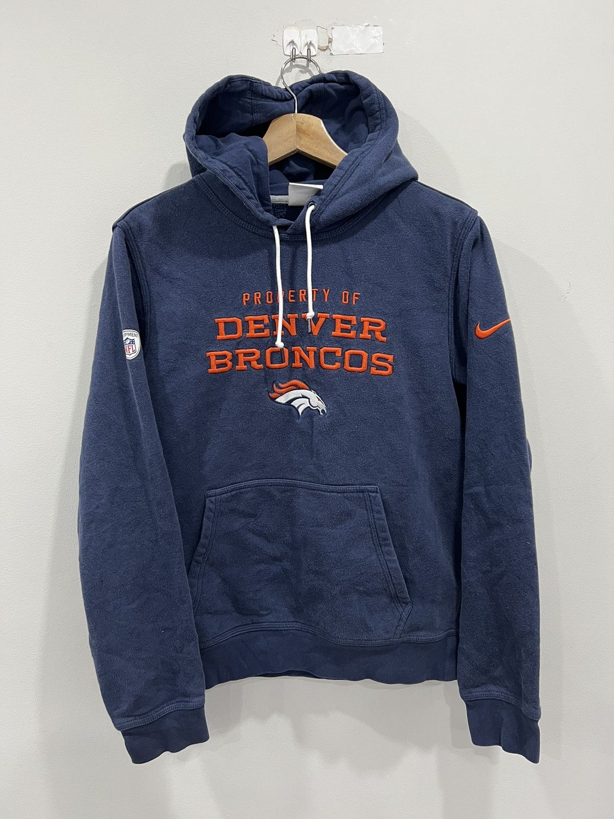 Vintage Nike Denver Broncos Hoodie Sweater swoosh Size US S / EU 44-46 / 1 - 1 Thumbnail