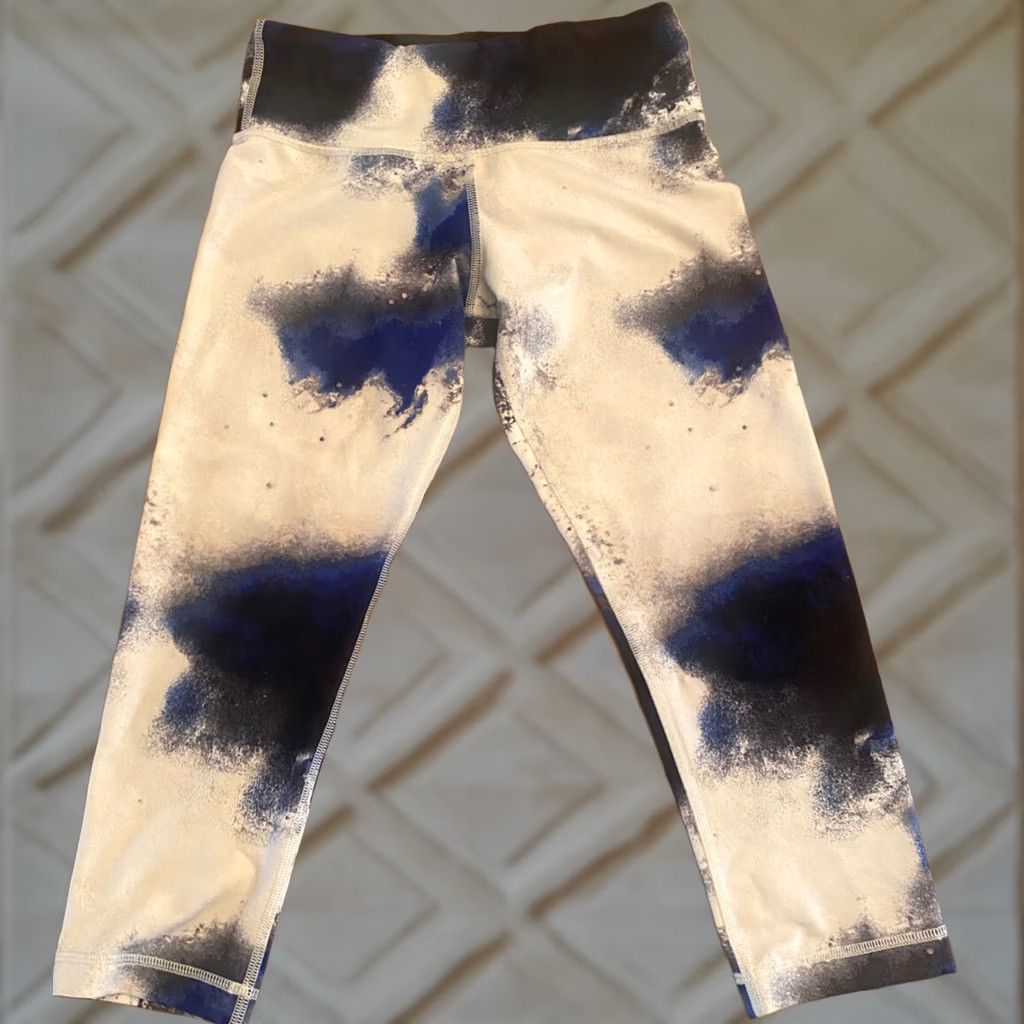 Lululemon Lululemon Leggings Capri Women’s Size 4 21" Inseam Blue Gray White Activewear Women’s Size 27" / US 4 / IT 40 - 1 Thumbnail
