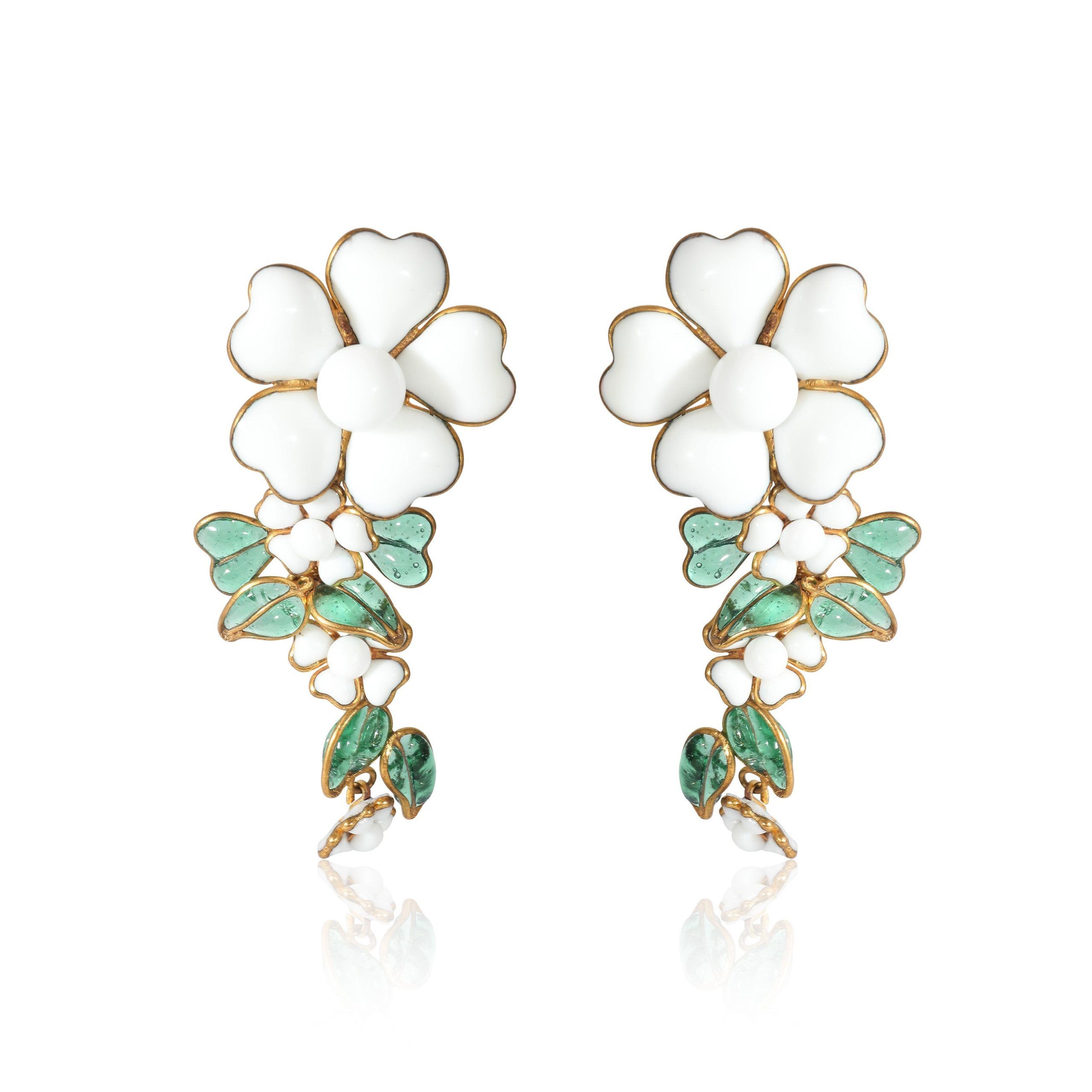 Chanel Vintage Chanel White & Green Gripoix Flower Clip-On Earrings, 93 P Size ONE SIZE - 1 Thumbnail