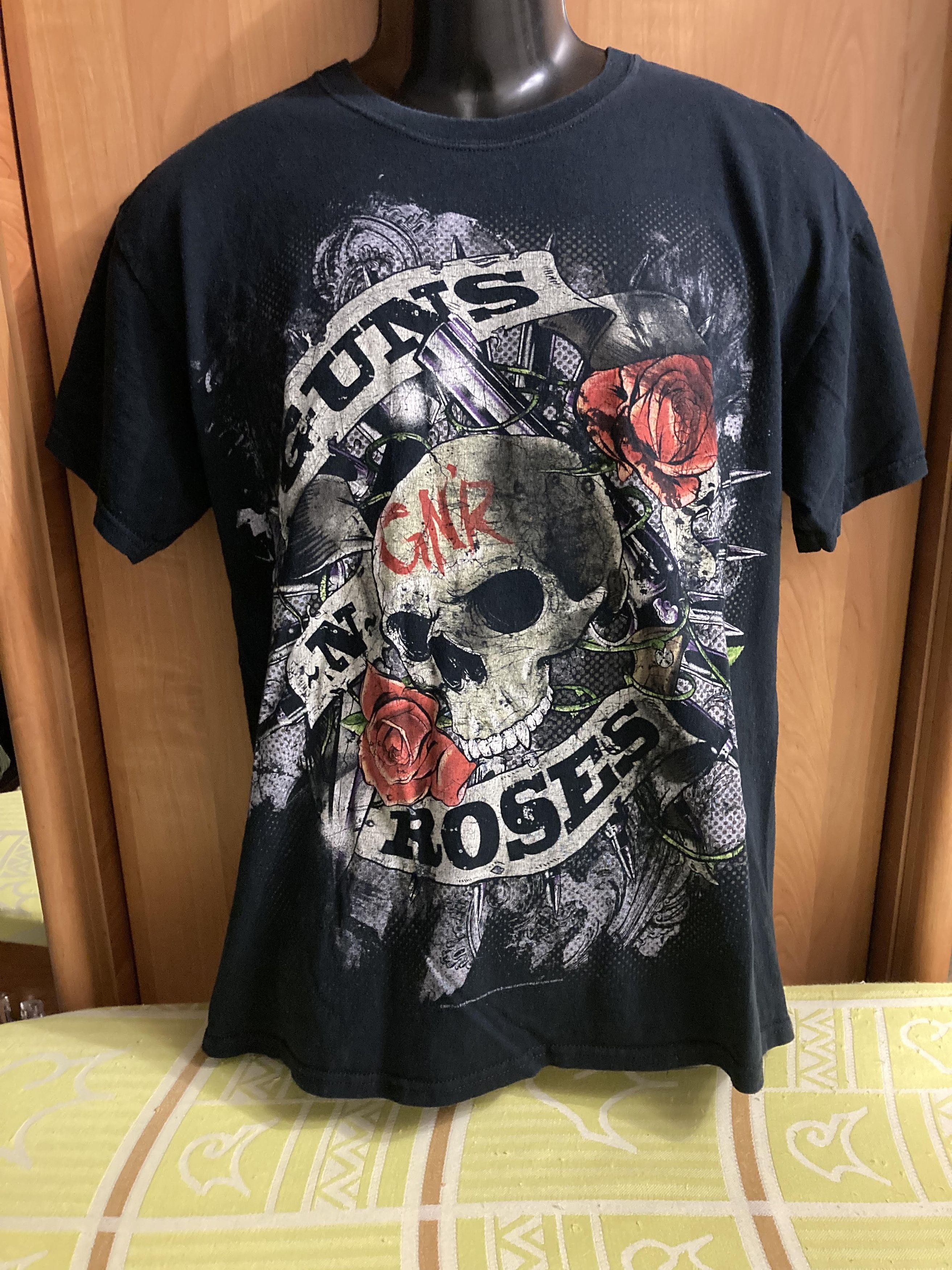 Band Tees Vintage Guns N Roses Skull & Roses 2009 T-shirt Size US L / EU 52-54 / 3 - 8 Thumbnail