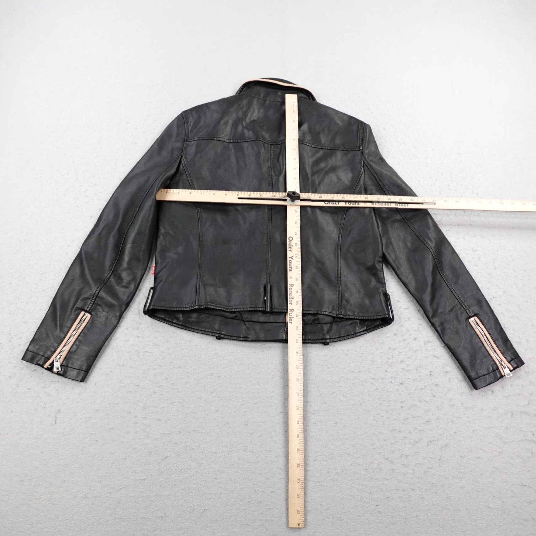 Levi's Levis Jacket Womens Large Black Faux Vegan Leather Moto Biker Asymmetrical Coat Jacket/Coat Length Short Zipper Pockets Lined Collared Full Zip Size L / US 10 / IT 46 - 6 Thumbnail