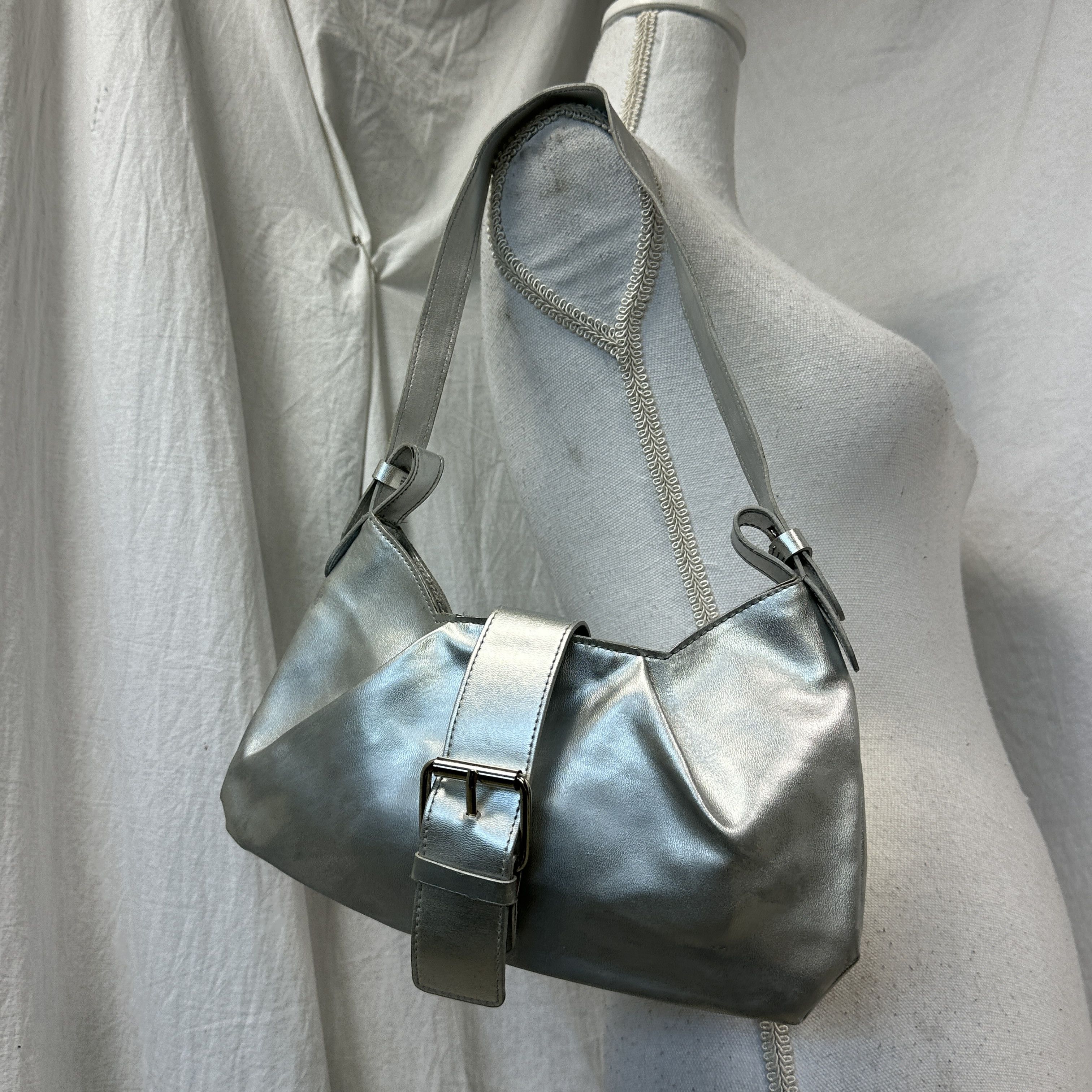 Vintage Vintage Casual Streetwear Silver Chrome Baguette Bag Y2K Size ONE SIZE - 5 Thumbnail