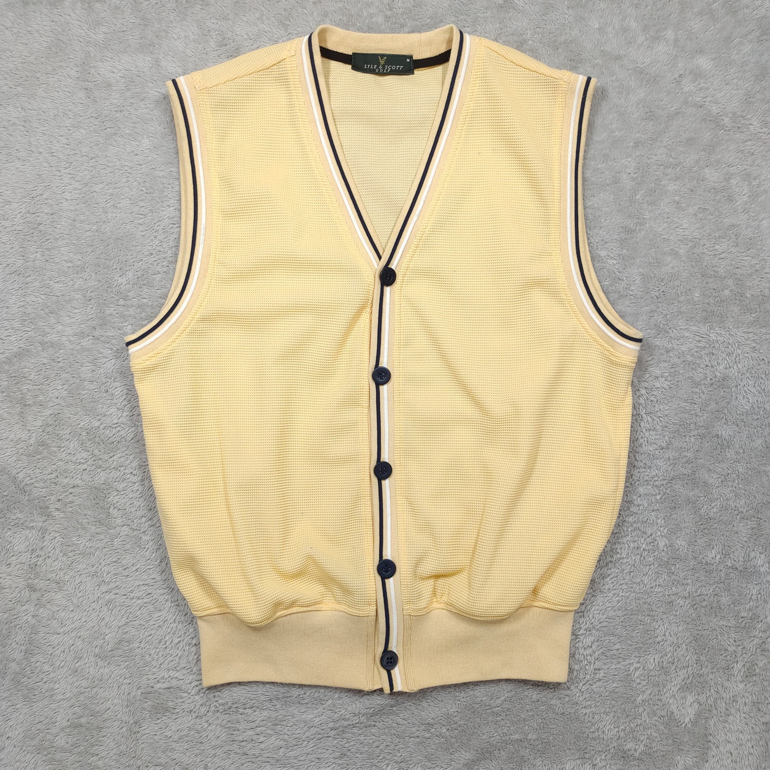 Lyle & Scott VINTAGE LYLE & SCOTT GOLF SLEEVE LESS BUTTON UP TANK VEST Size US M / EU 48-50 / 2 - 1 Thumbnail