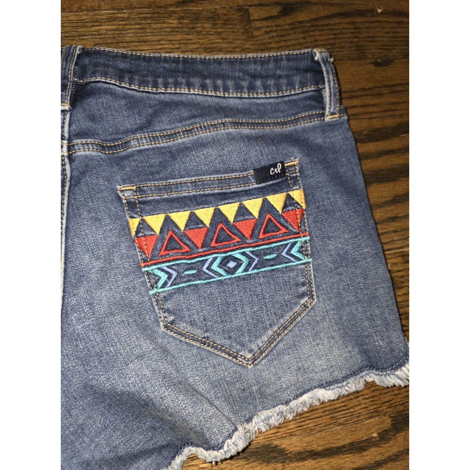 Vintage Chip & Pepper Denim Short Shorts Embroidery Frayed Cuff Sz Medium 29 Women’s Cotton Blend Blue Casual Vintage No Size 29" - 4 Thumbnail