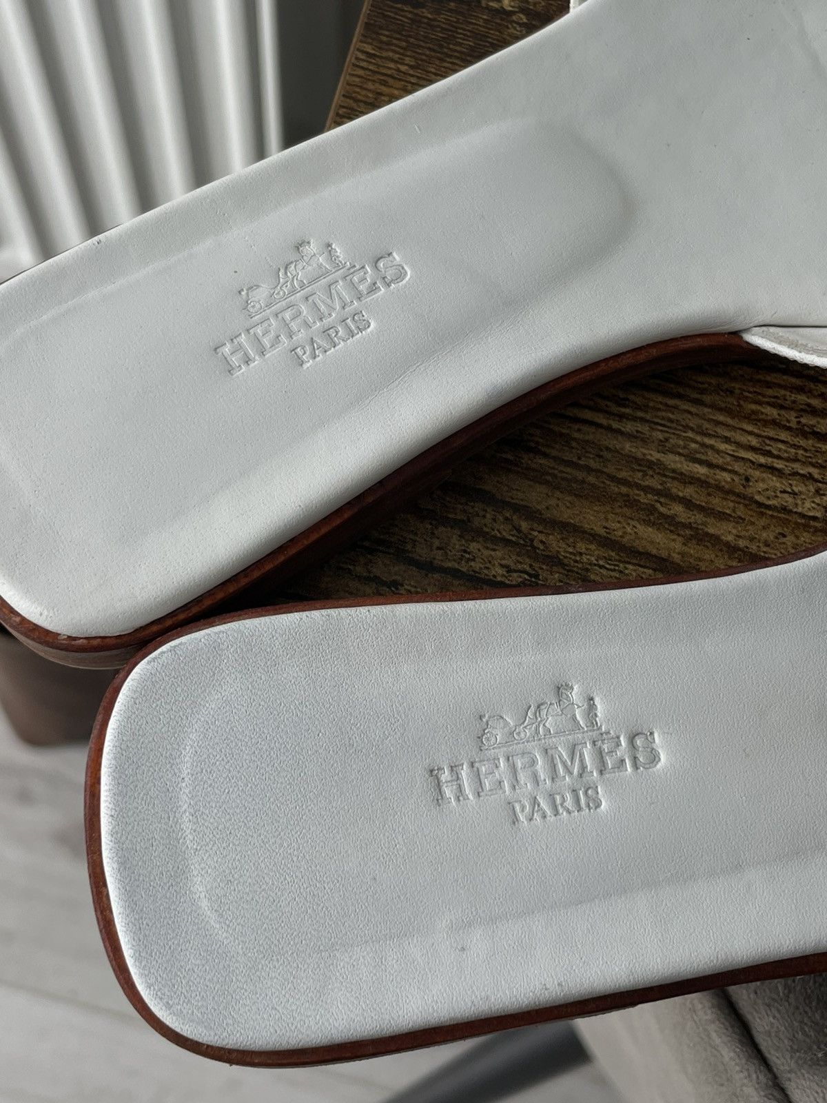 Hermes Hermes Oran White Leather Flat Sandals Size US 7 / IT 37 - 4 Thumbnail