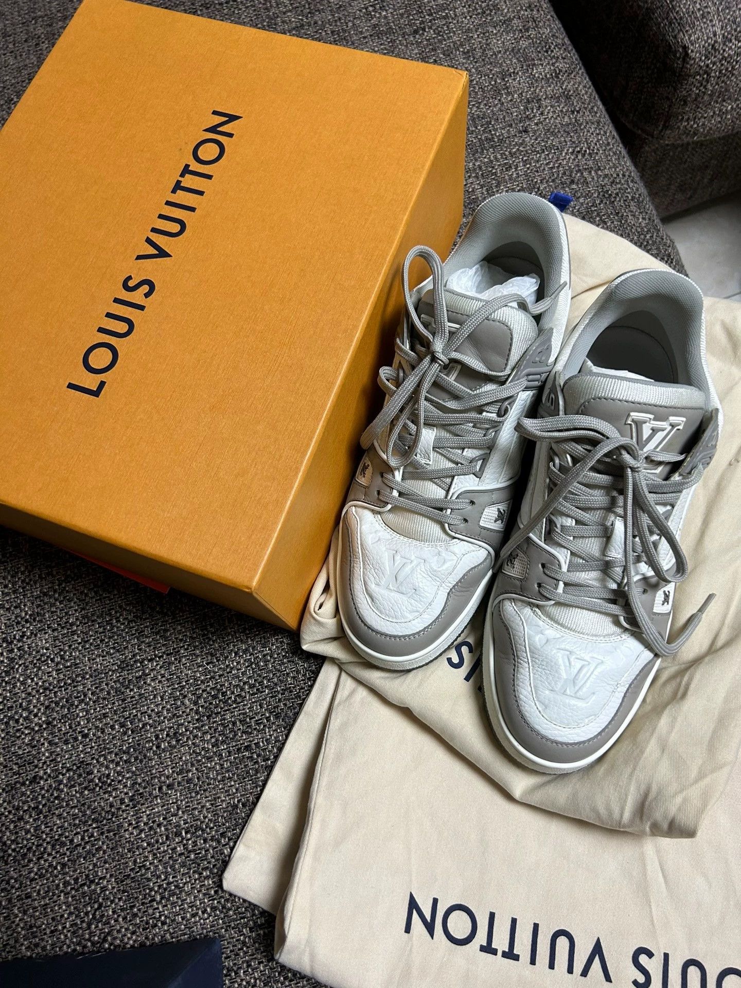 Louis Vuitton LV Authentic Sneaker 41 Size US 8 / EU 41 - 1 Thumbnail