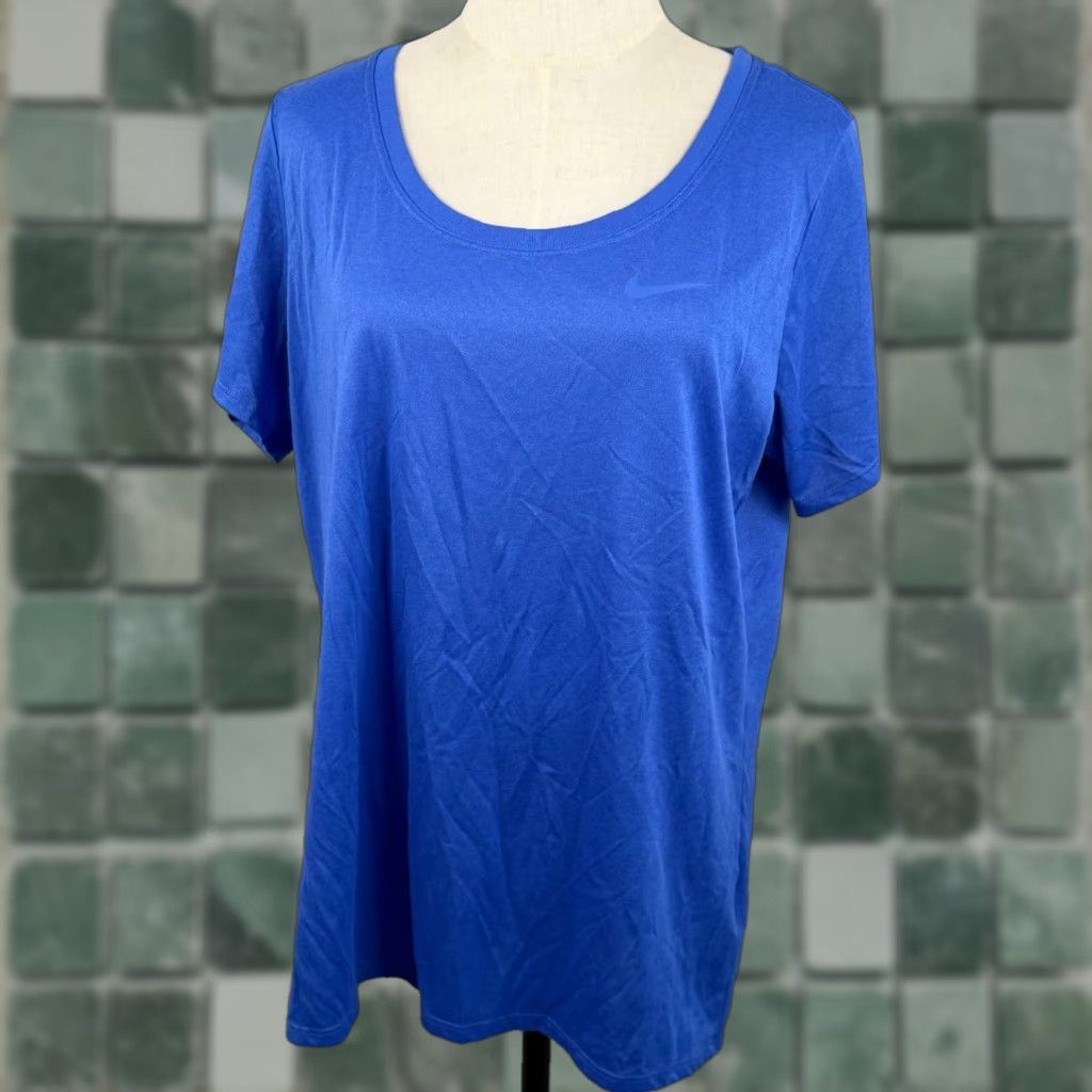 Nike Nike XL T‑Shirt Blue Dri-FIT Scoop Neck Short Sleeve Activewear EUC Size XL / US 12-14 / IT 48-50 - 1 Thumbnail