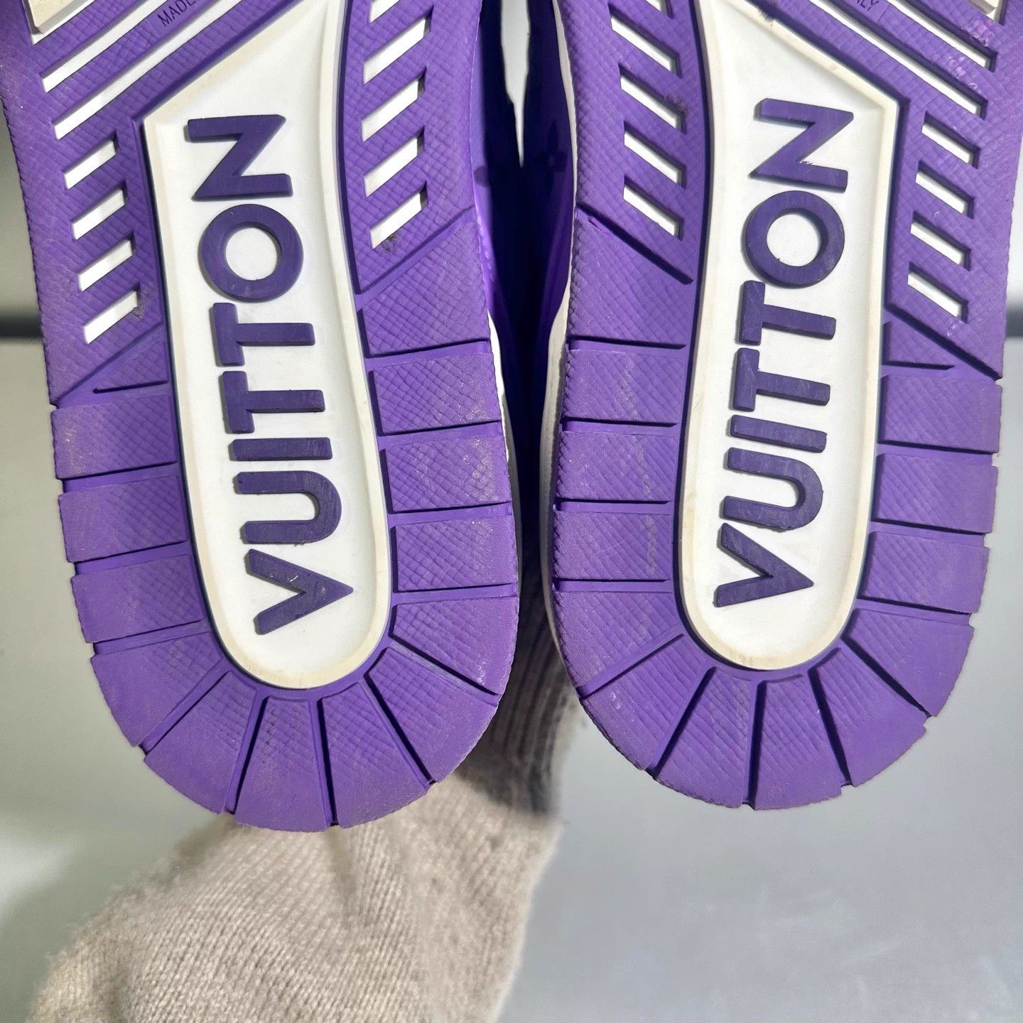 Louis Vuitton Louis Vuitton Trainer White Purple 9/43 Velcro Mint Size US 9 / EU 42 - 8 Thumbnail