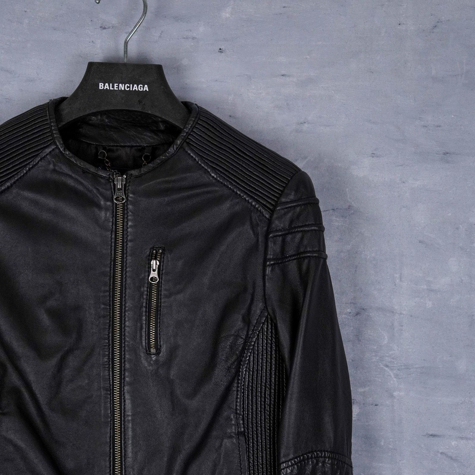 Levi's Vintage levi’s black leather women's biker bomber jacket Size XS / US 0-2 / IT 36-38 - 2 Thumbnail