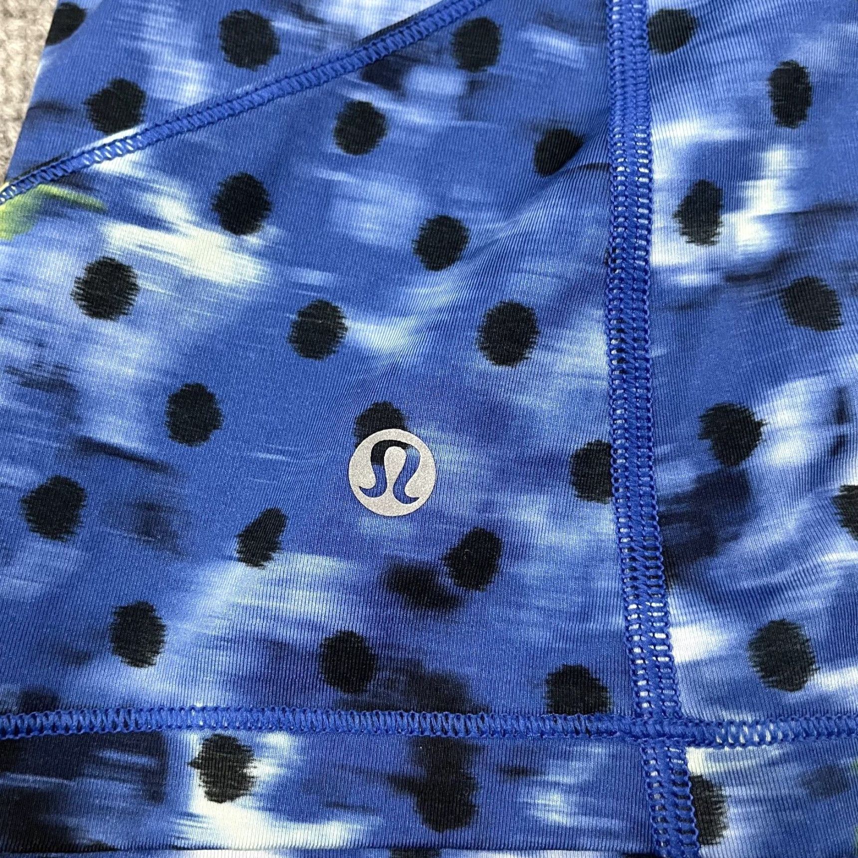 Lululemon LULULEMON Kanto Catch Me Tank Top Womens Size 10 Yoga Gym Running Windy Blooms Blue Size L / US 10 / IT 46 - 2 Thumbnail