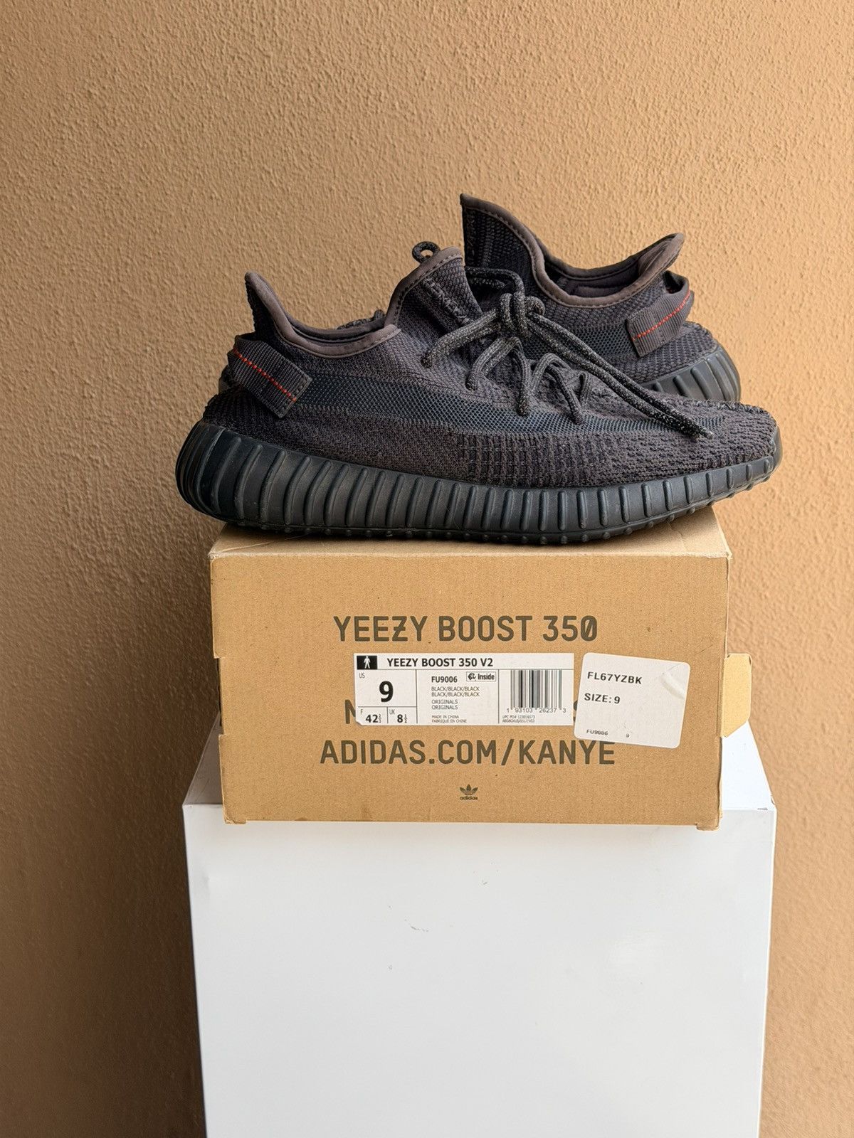 Yeezy adidas Yeezy Boost 350 V2 Black Non-Reflective 2019 Size 9 Size US 9 / EU 42 - 1 Thumbnail