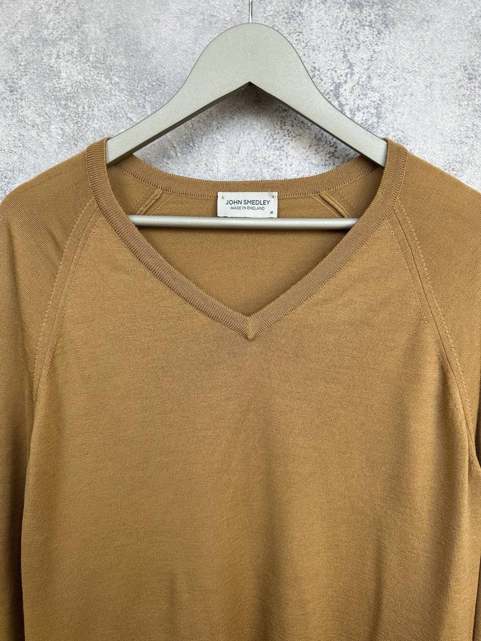 John Smedley John Smedley Camel Brown V-Neck Wool Sweater Made in England Size M / US 6-8 / IT 42-44 - 4 Thumbnail