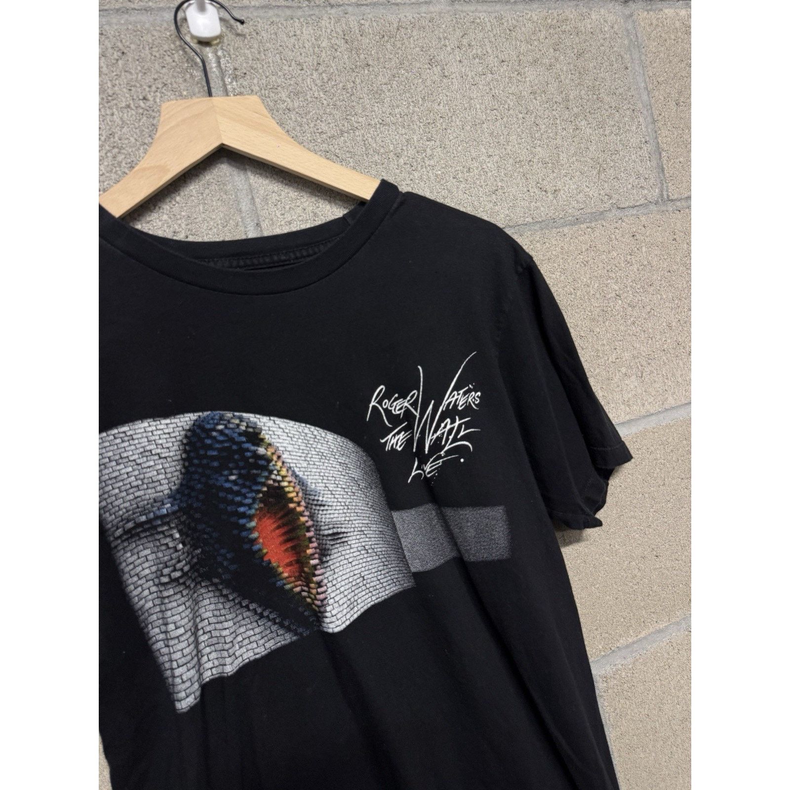 Pink Floyd Roger Waters The Wall 2010 Tour T Shirt Black Medium Men Size US M / EU 48-50 / 2 - 4 Thumbnail