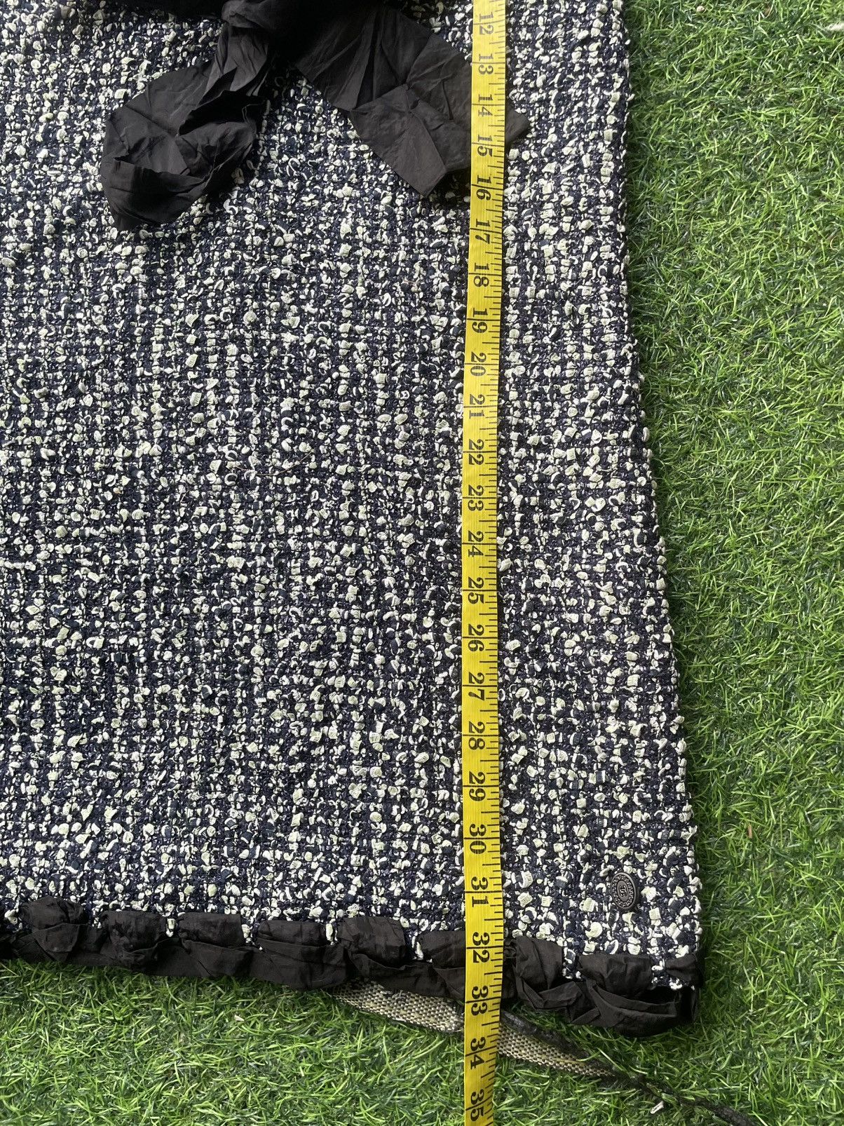 Chanel Authentic CHANEL 2019 tweed V-neck mini dress Size XS / US 0-2 / IT 36-38 - 3 Thumbnail