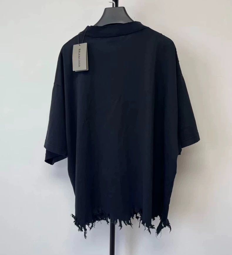 Balenciaga balenciaga distressed oversized t Size US M / EU 48-50 / 2 - 2 Thumbnail