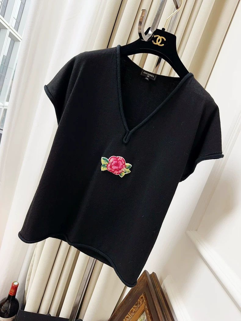 Chanel Chanel Black V-neck flower embroidery short sleeves Size XXS / US 00 / IT 34 - 1 Thumbnail