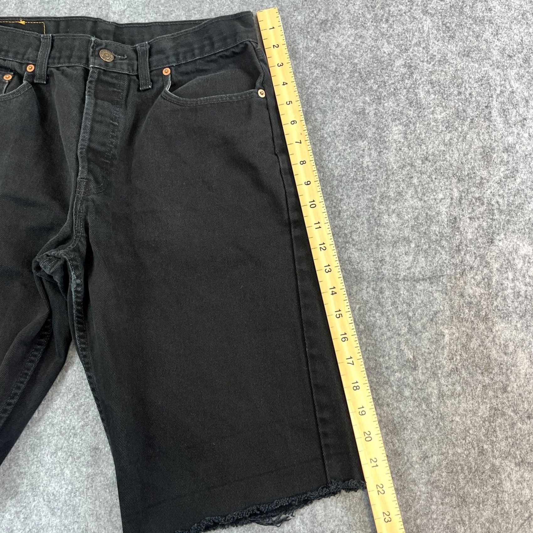 Levi's VINTAGE Levi's 618 Mens Shorts W30 Dark Wash Black 80s UK Made Orange Tab Shorts Mens Regular Dark Denim Casual Travel Workwear 90s? Size US 30 / EU 46 - 3 Thumbnail