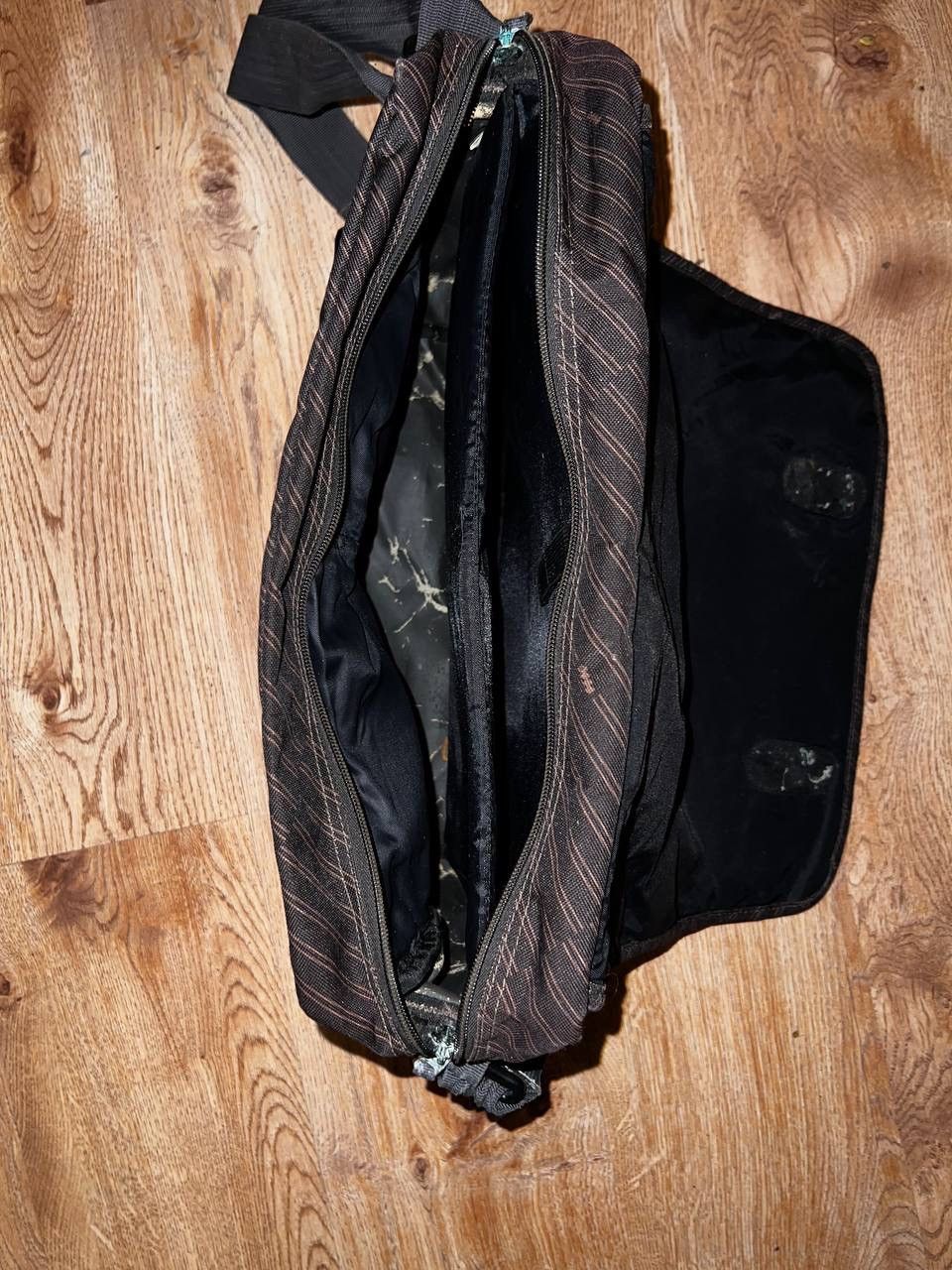 Quicksilver × Quiksilver × Vintage Vintage Quiksilver Big Logo Y2K Messenger Bag Black Size ONE SIZE - 10 Thumbnail