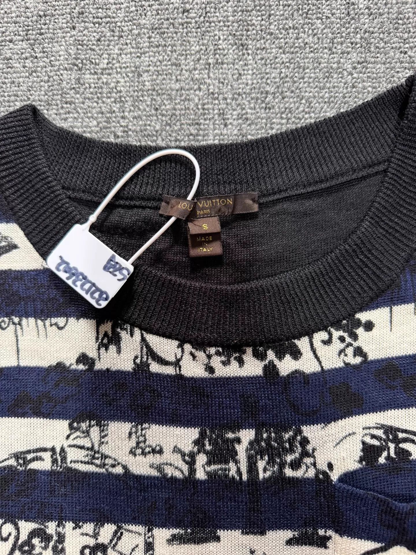 Louis Vuitton Louis Vuitton Black White Striped SS Top S 99New Auth Size S / US 4 / IT 40 - 2 Thumbnail