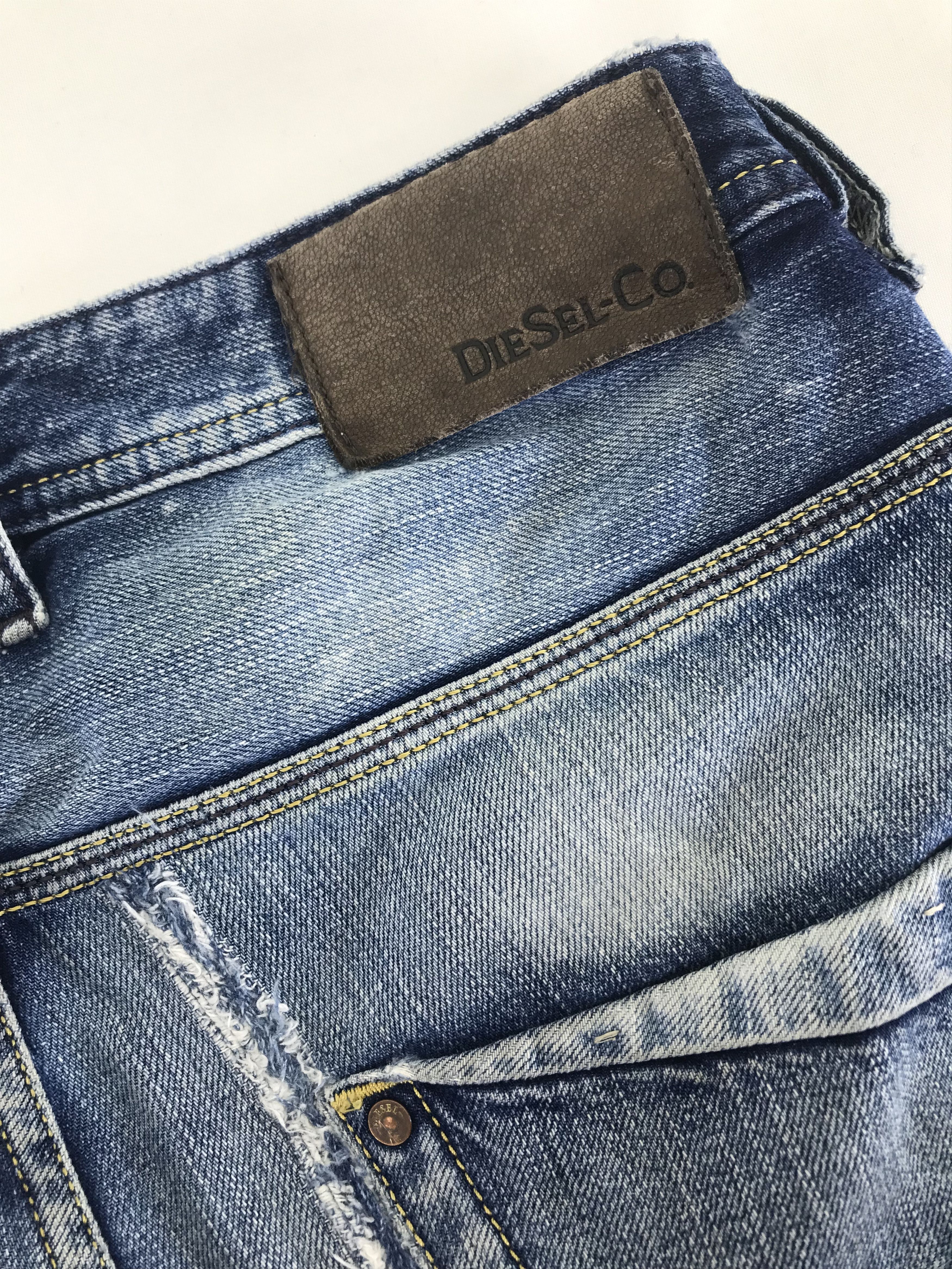 Diesel Vintage Diesel Distressed Denim Faded Blue Jeans Size US 29 - 13 Thumbnail