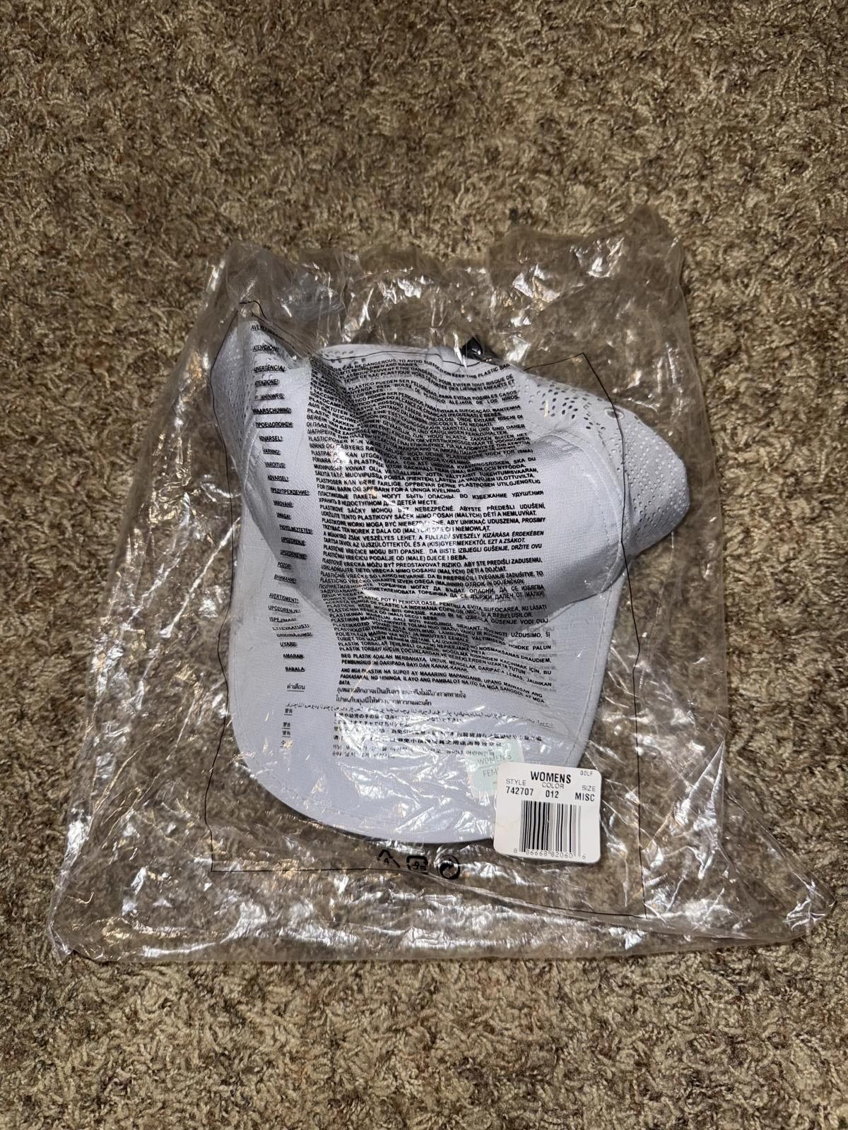 Nike Nike Women's Perforated Heritage86 Cap Hat Sample Size ONE SIZE - 12 Thumbnail