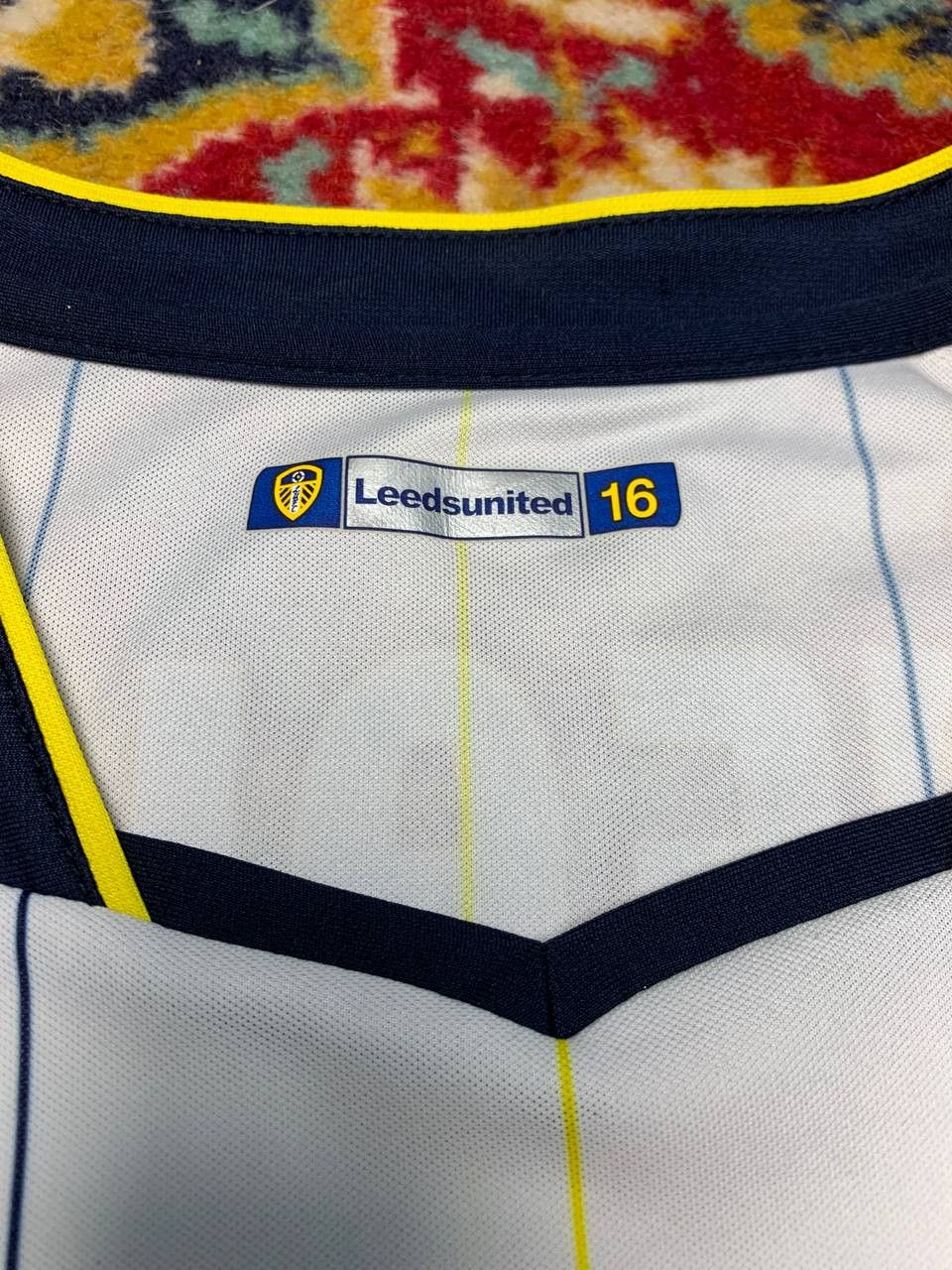 Vintage Vintage Leeds United Home Shirt 2005 BOYS player HEALY Size US L / EU 52-54 / 3 - 3 Thumbnail