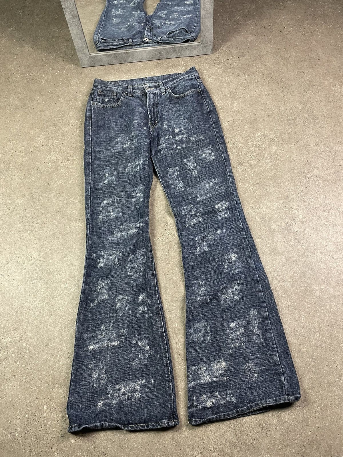 If Six Was Nine × Japanese Brand × Le Grande Bleu (L.G.B.) Vintage Y2K e Play Distressed denim Flared Jeans Pants Size US 28 / EU 44 - 1 Thumbnail